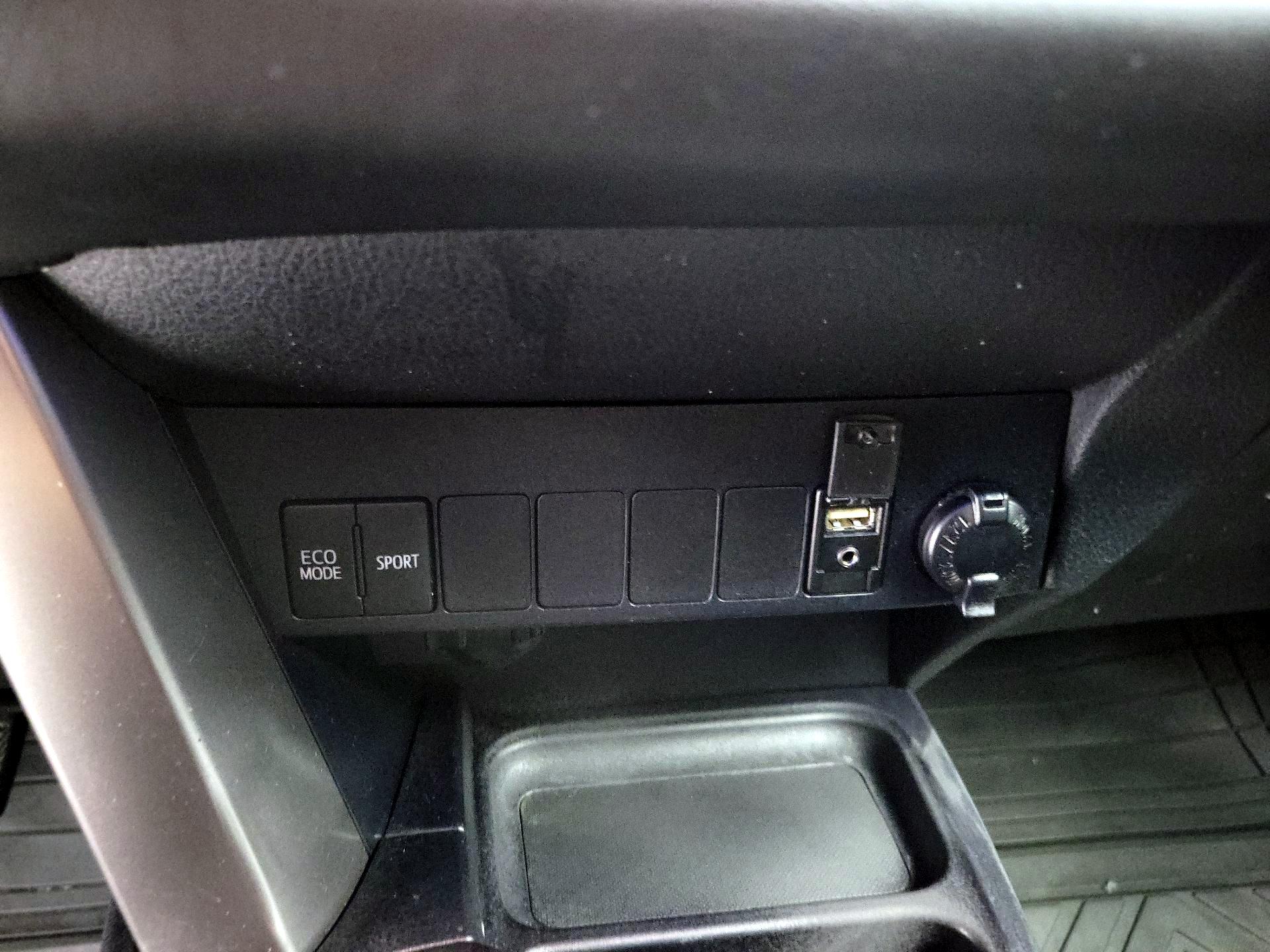 Thumbnail: 2018 Toyota RAV4 - 19