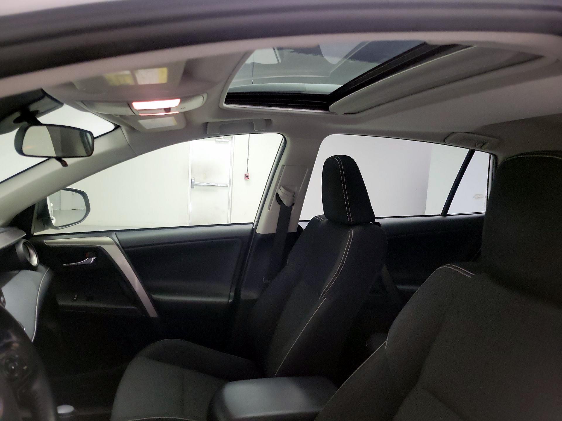 Thumbnail: 2018 Toyota RAV4 - 20