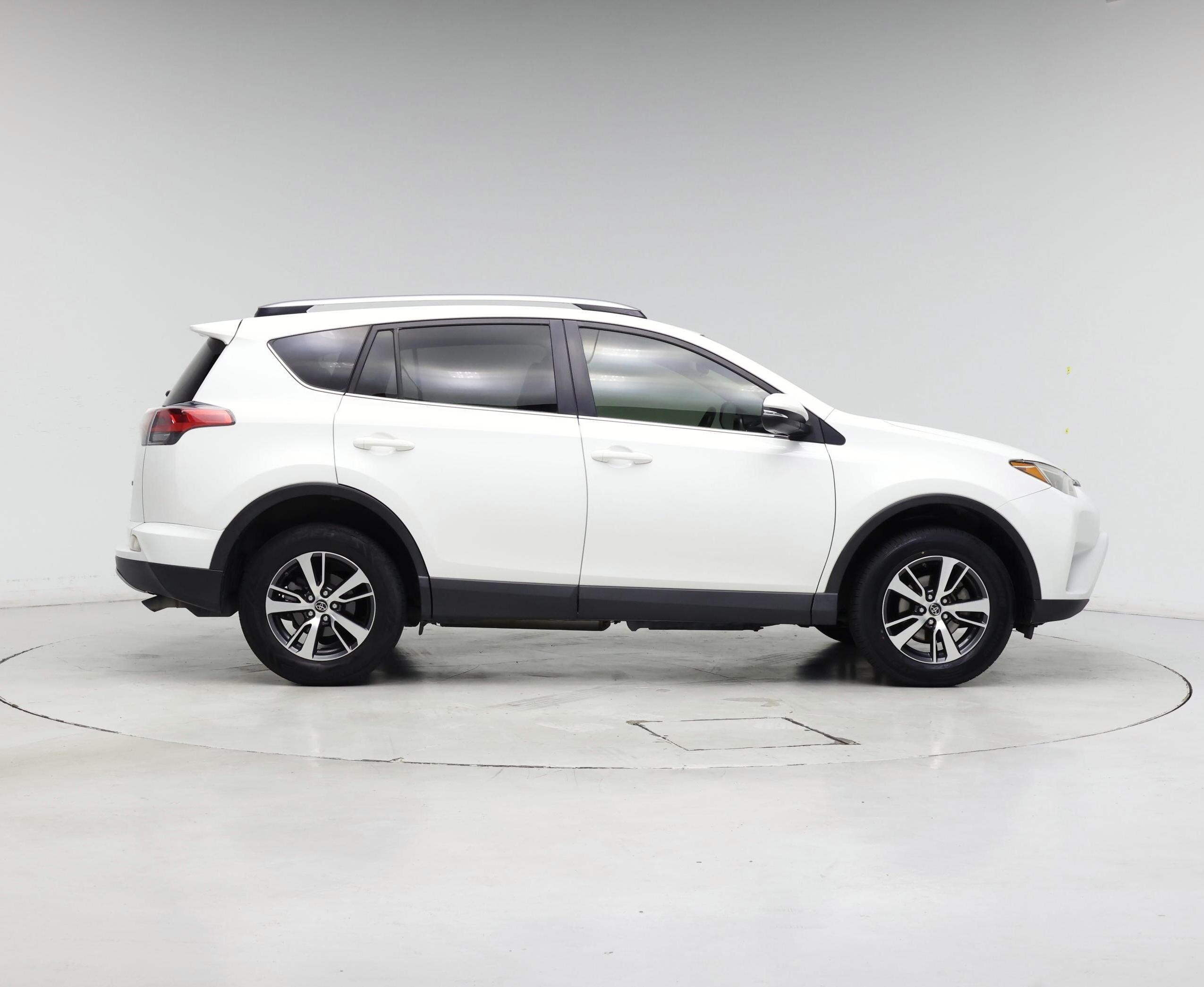 Thumbnail: 2018 Toyota RAV4 - 7