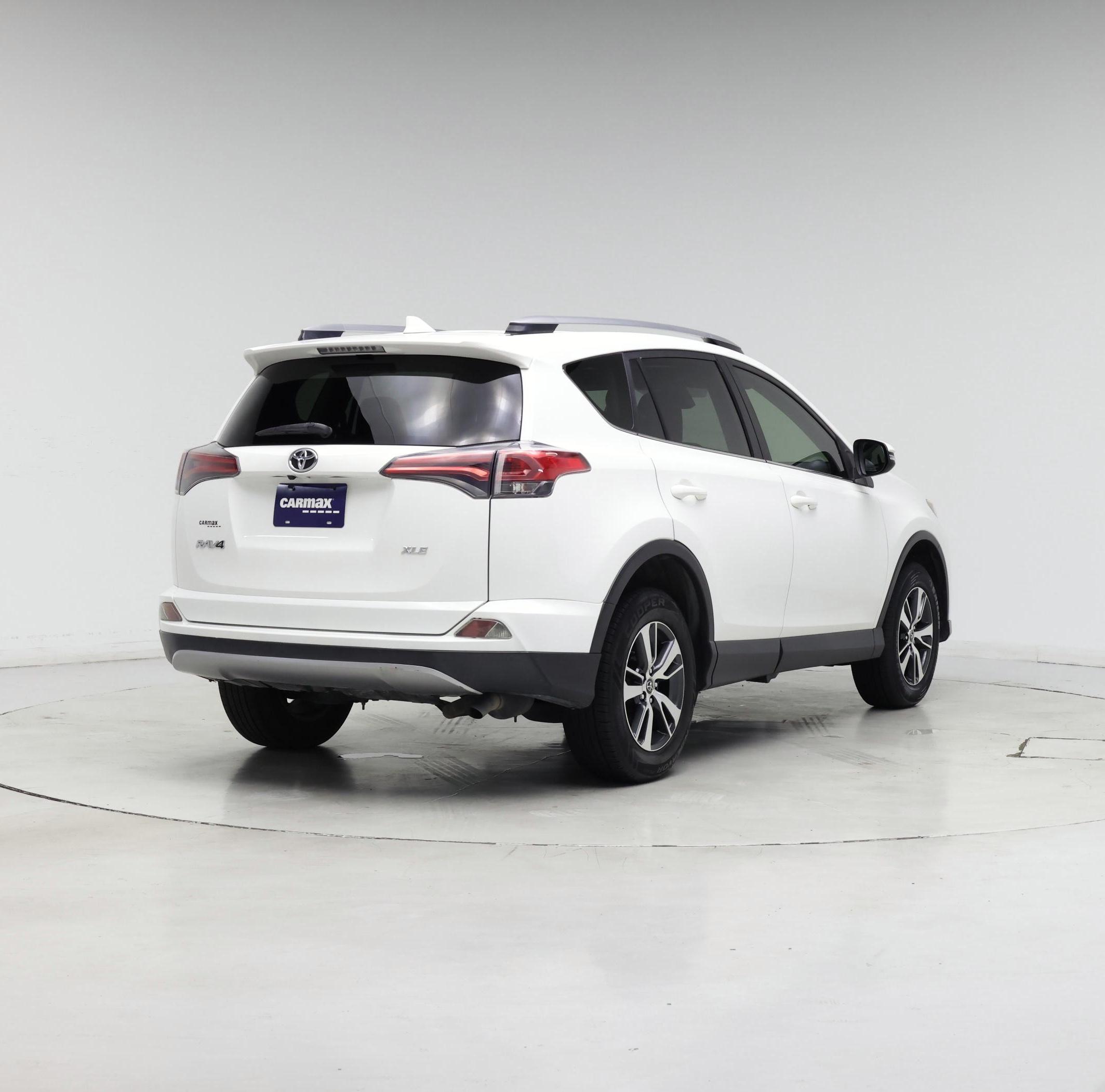 Thumbnail: 2018 Toyota RAV4 - 8