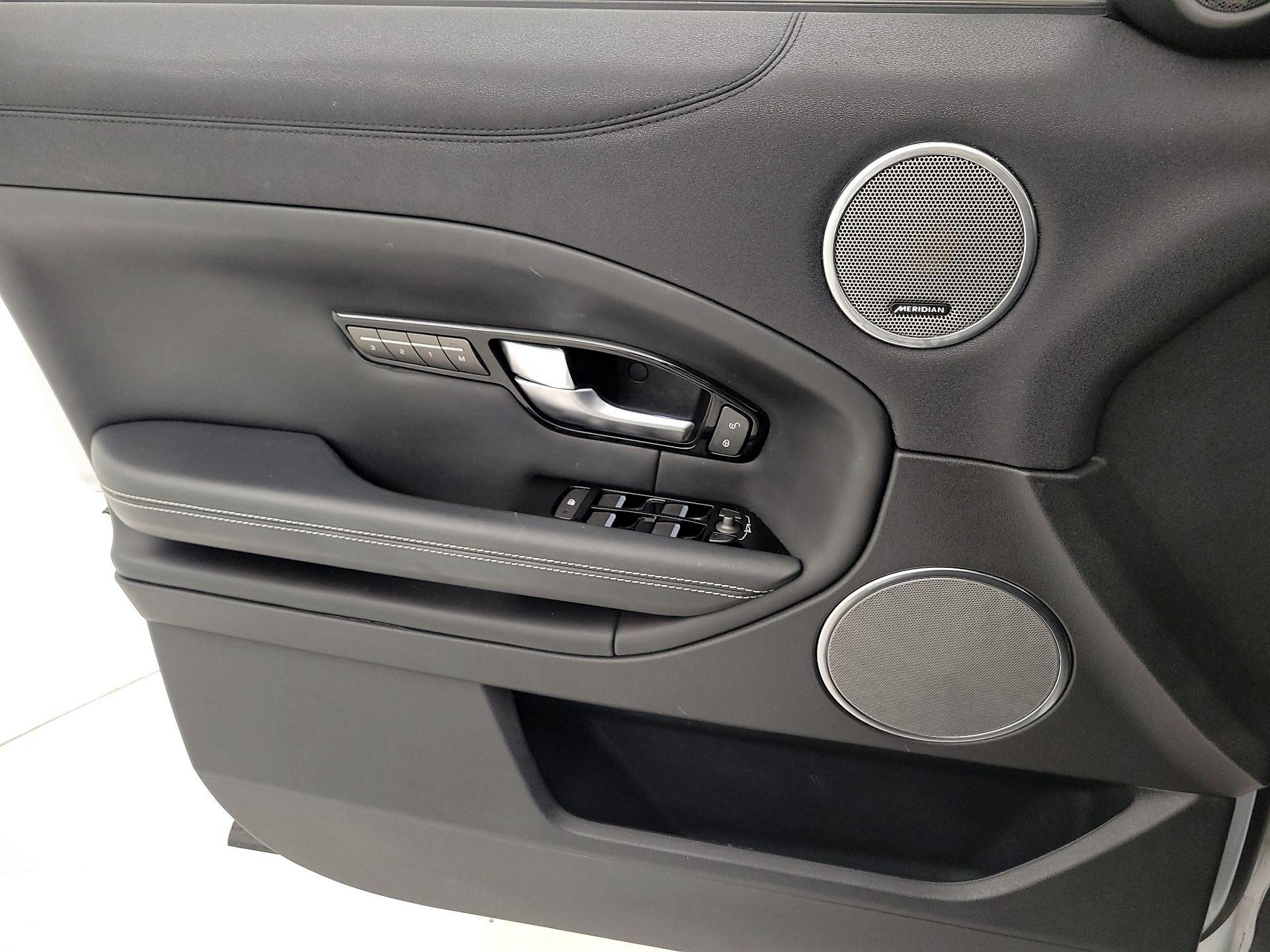 Thumbnail: 2018 Land Rover Range Rover Evoque - 12