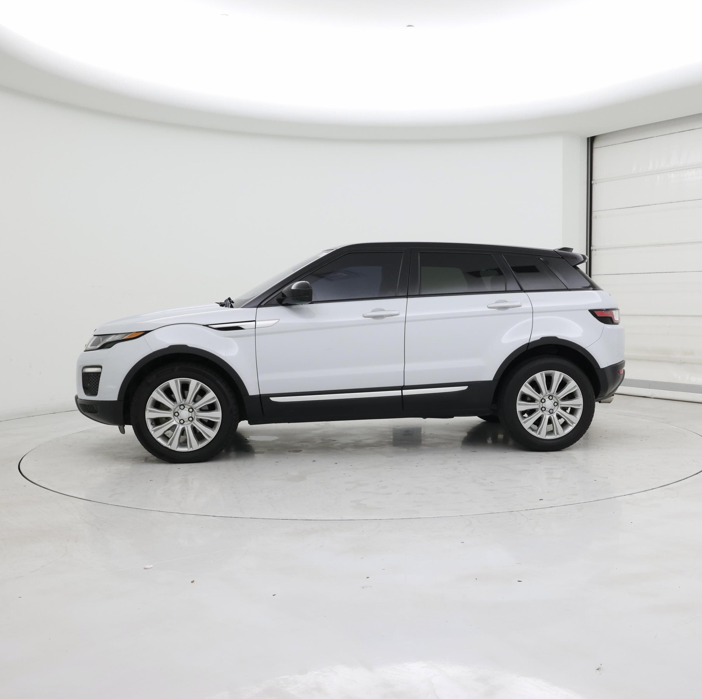 Thumbnail: 2018 Land Rover Range Rover Evoque - 3