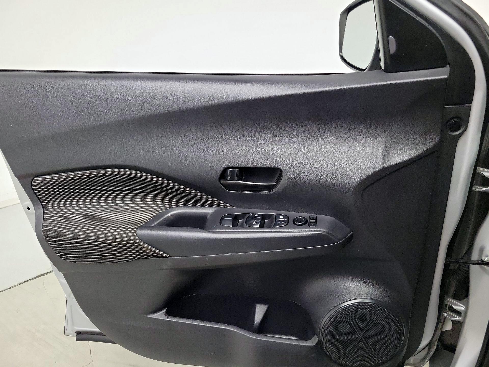 Thumbnail: 2020 Nissan Kicks - 12