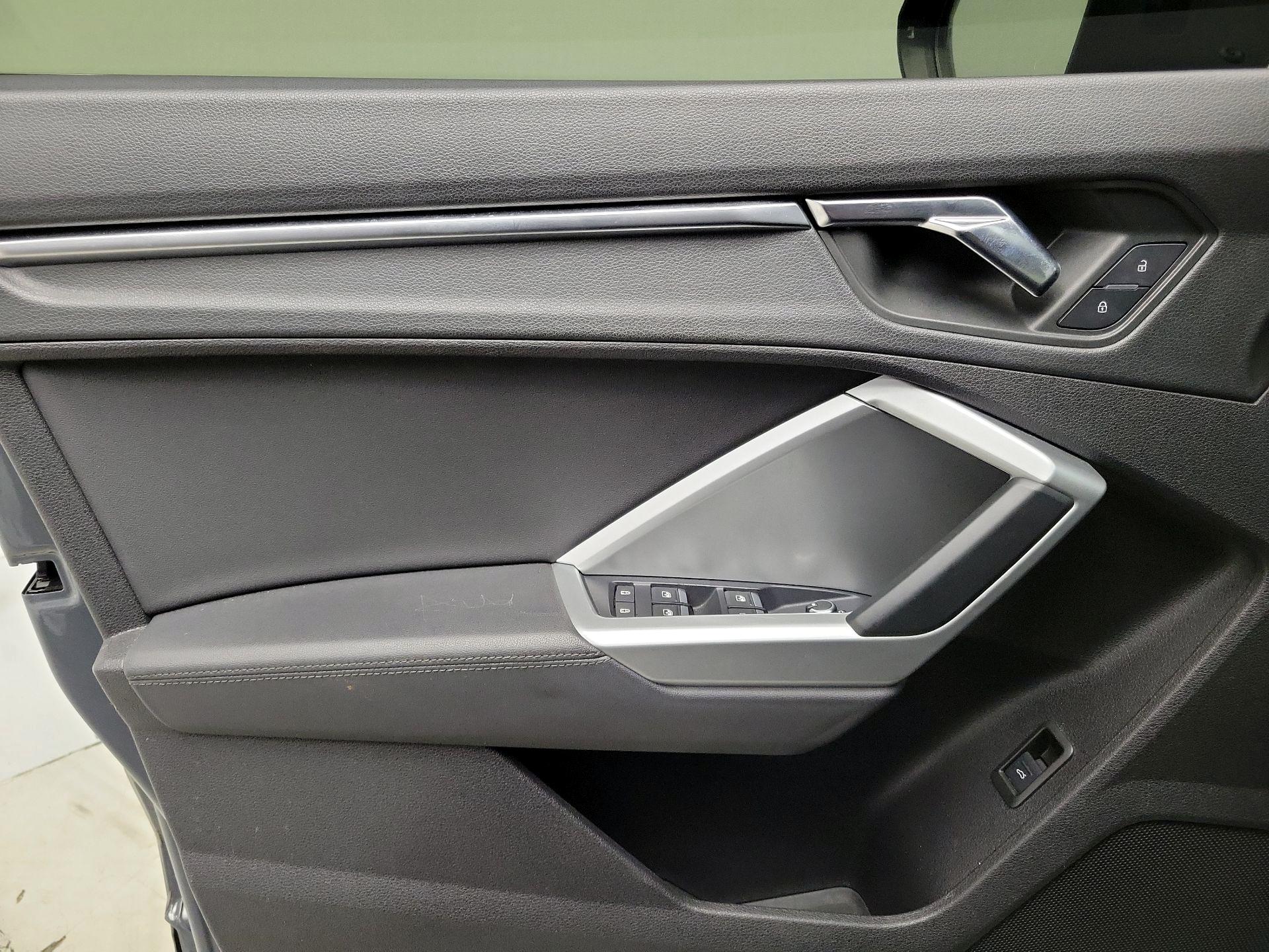 Thumbnail: 2020 Audi Q3 - 12