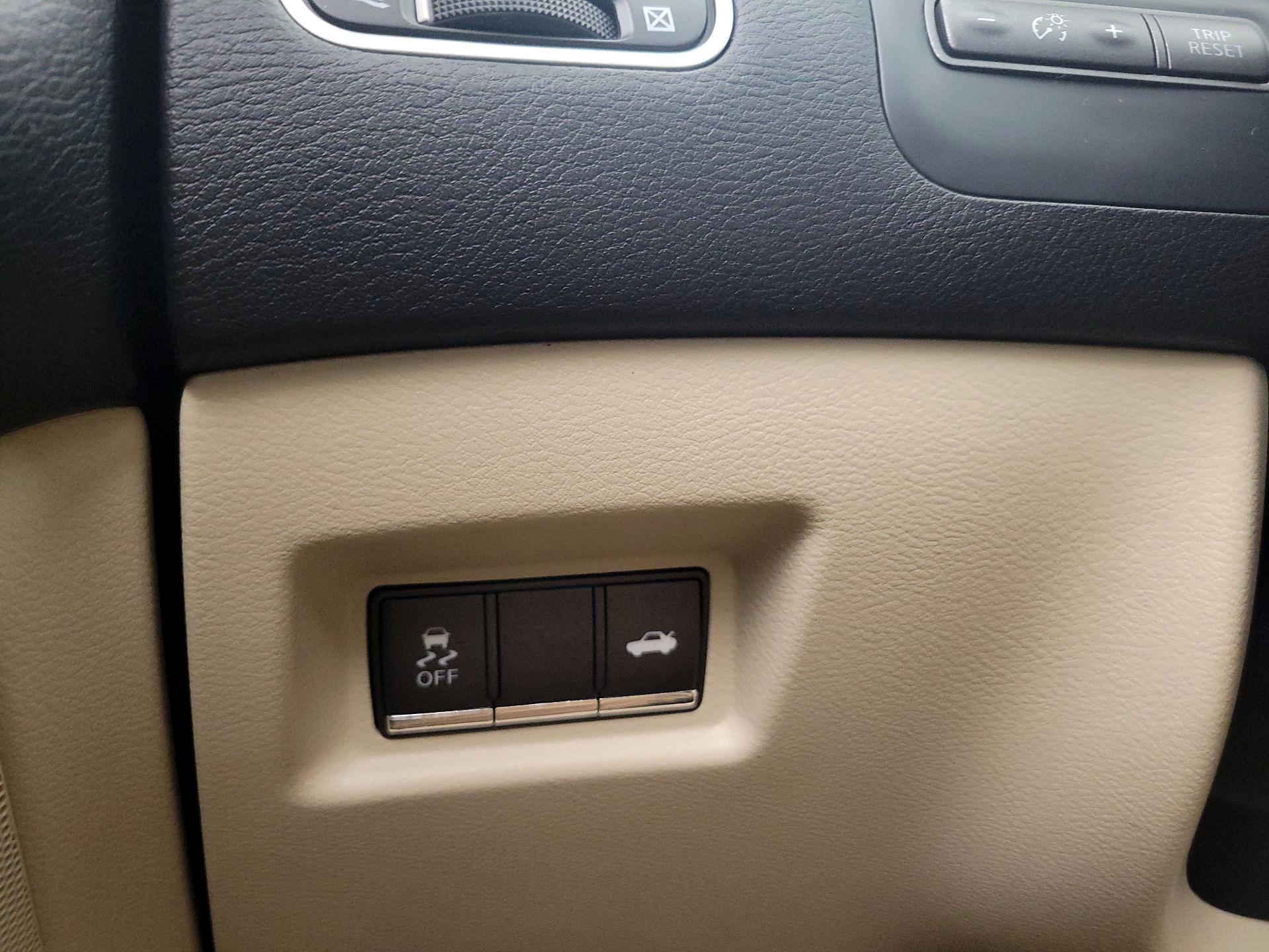 Thumbnail: 2015 INFINITI Q50 - 13