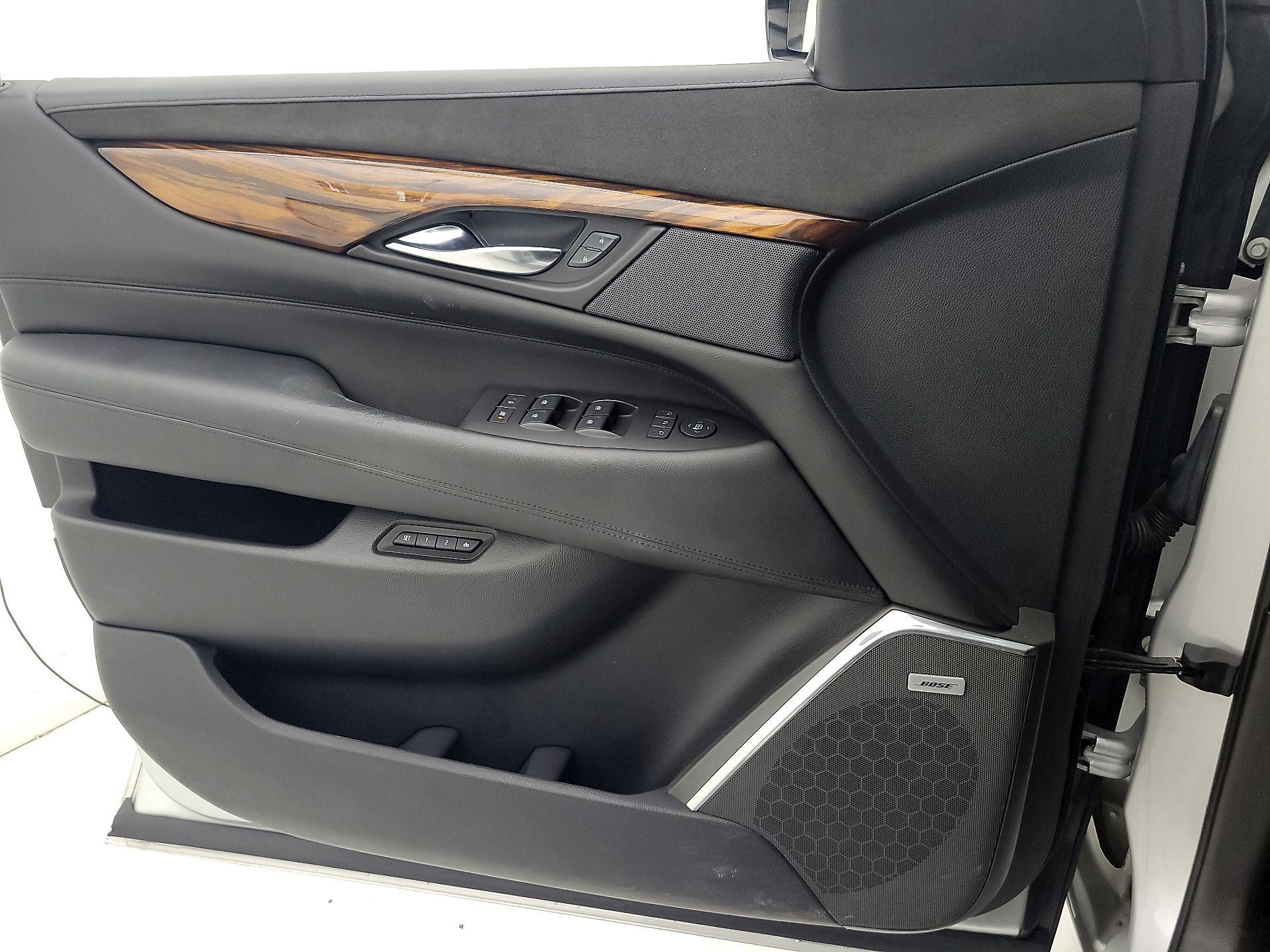 Thumbnail: 2016 Cadillac Escalade - 12