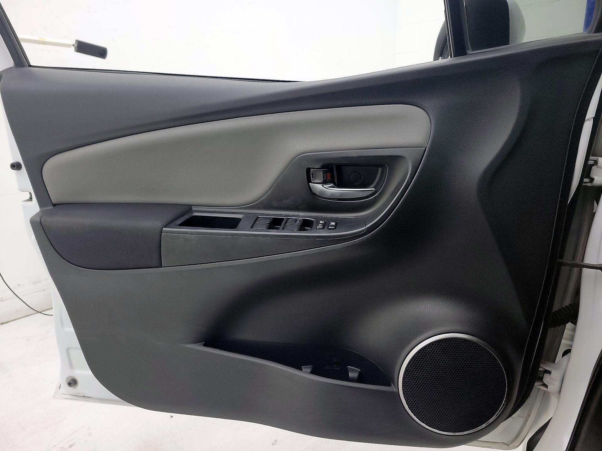 Thumbnail: 2015 Toyota Yaris - 12