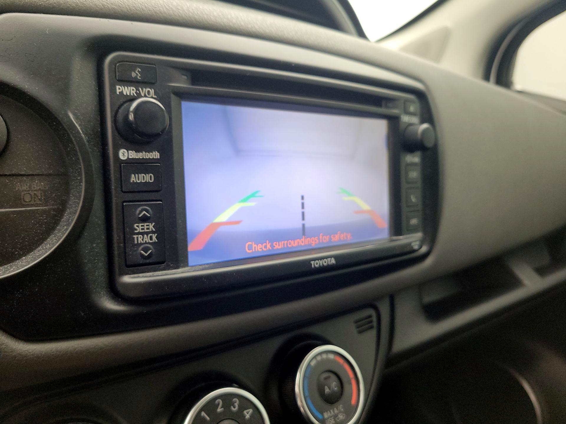 Thumbnail: 2015 Toyota Yaris - 14