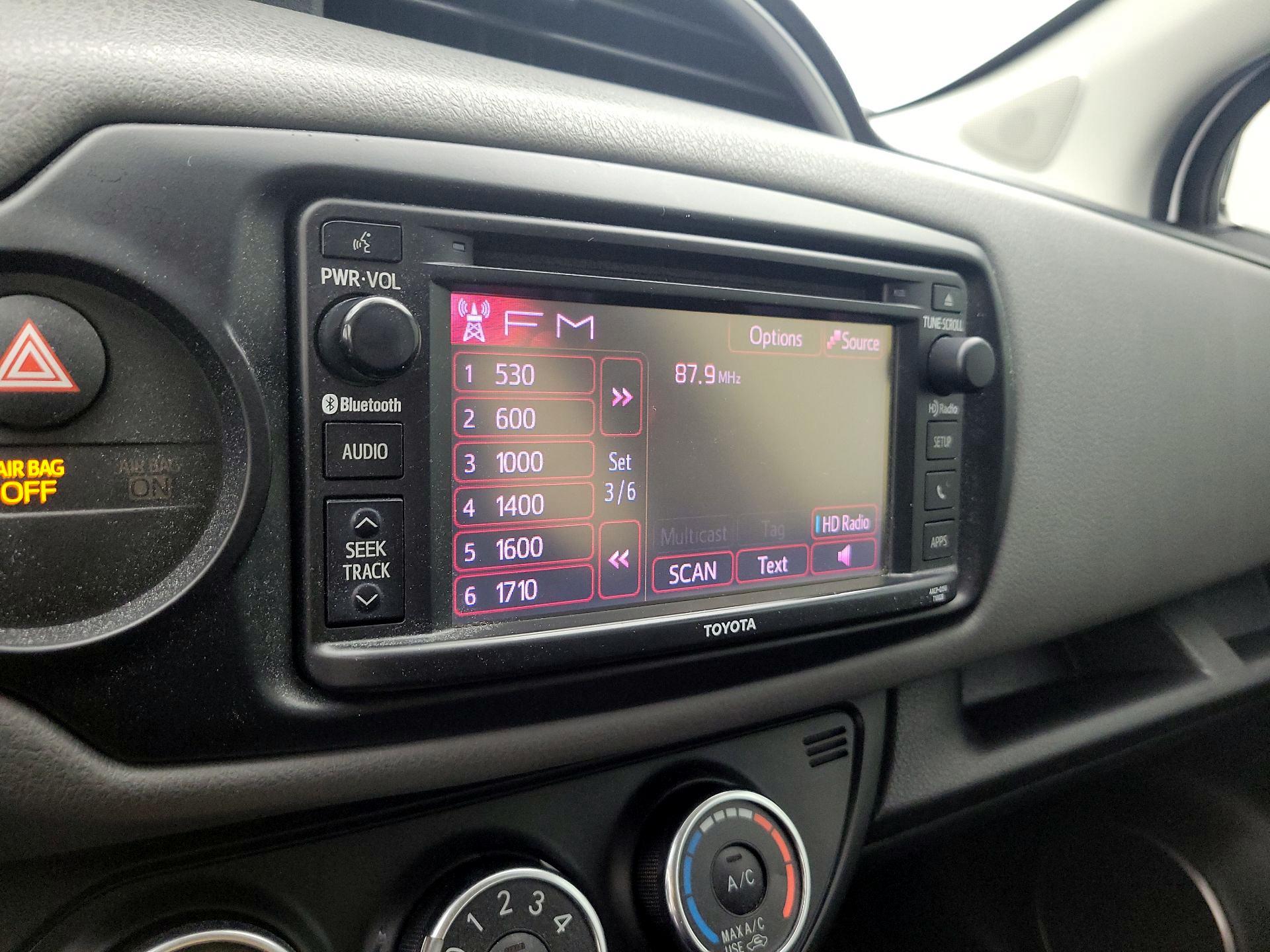 Thumbnail: 2015 Toyota Yaris - 15