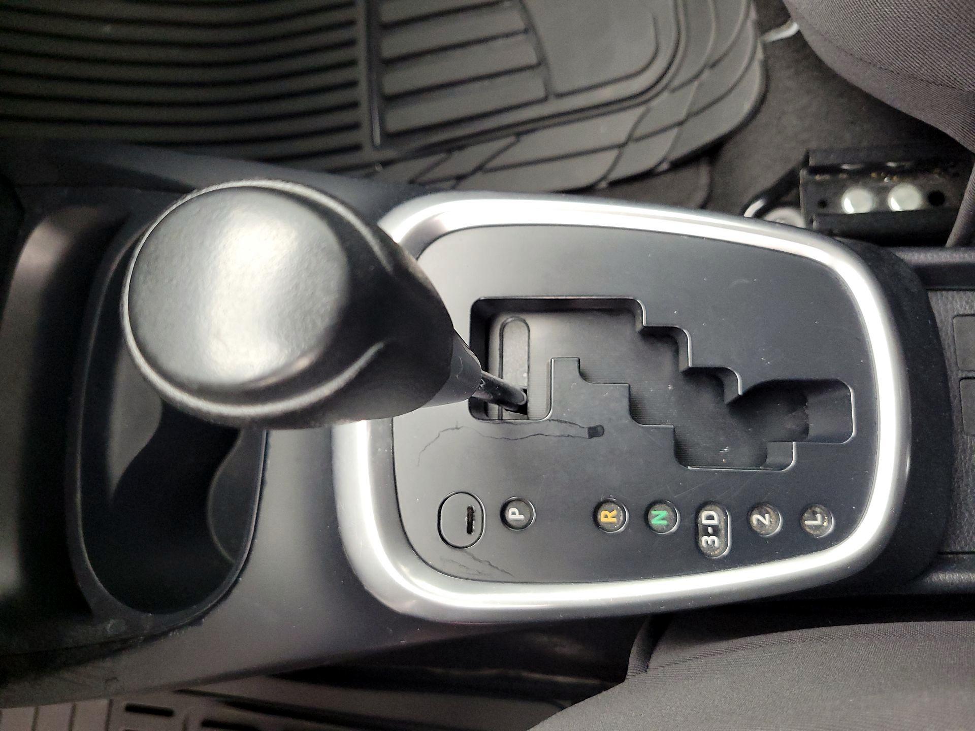 Thumbnail: 2015 Toyota Yaris - 17