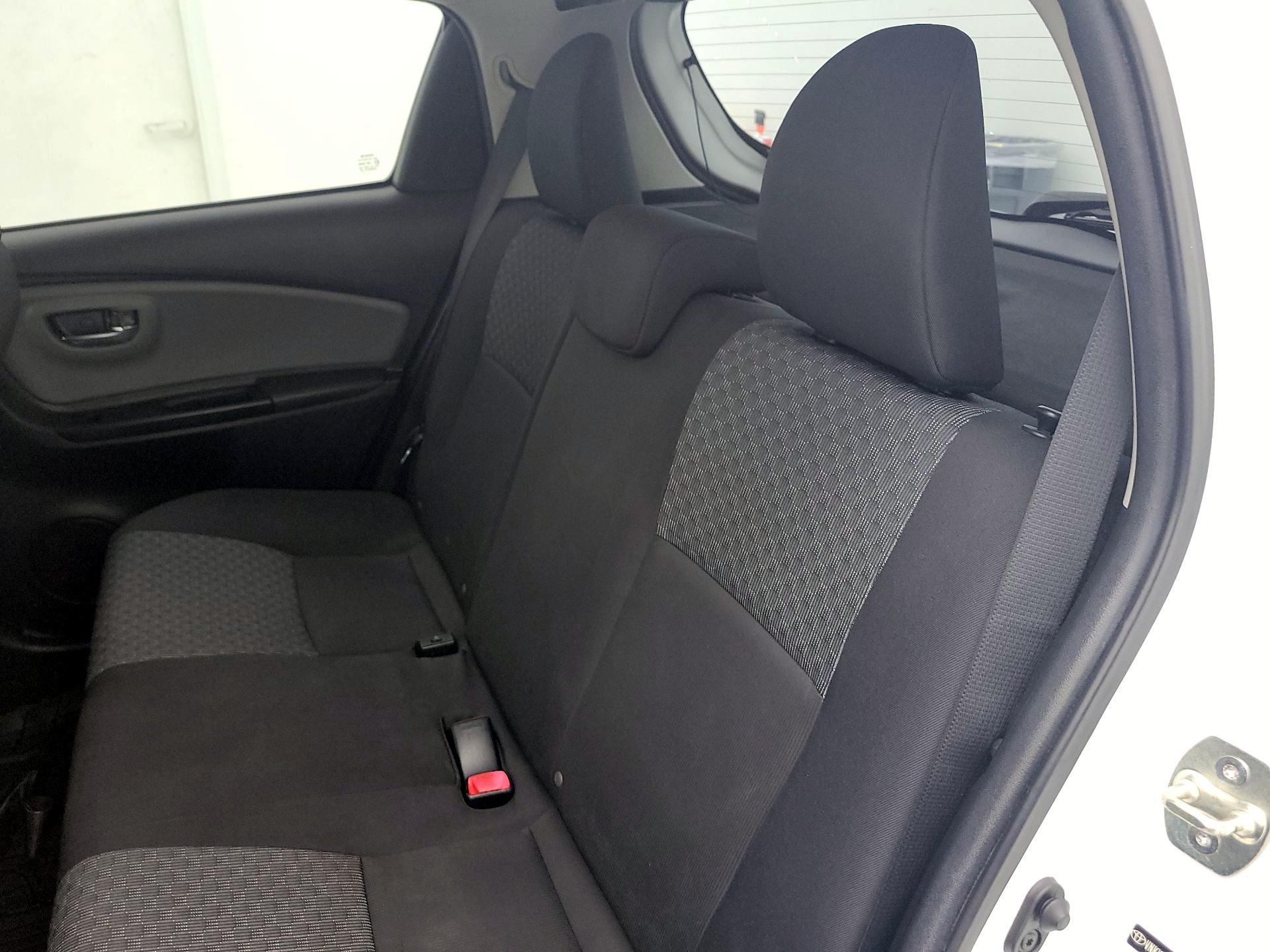 Thumbnail: 2015 Toyota Yaris - 19