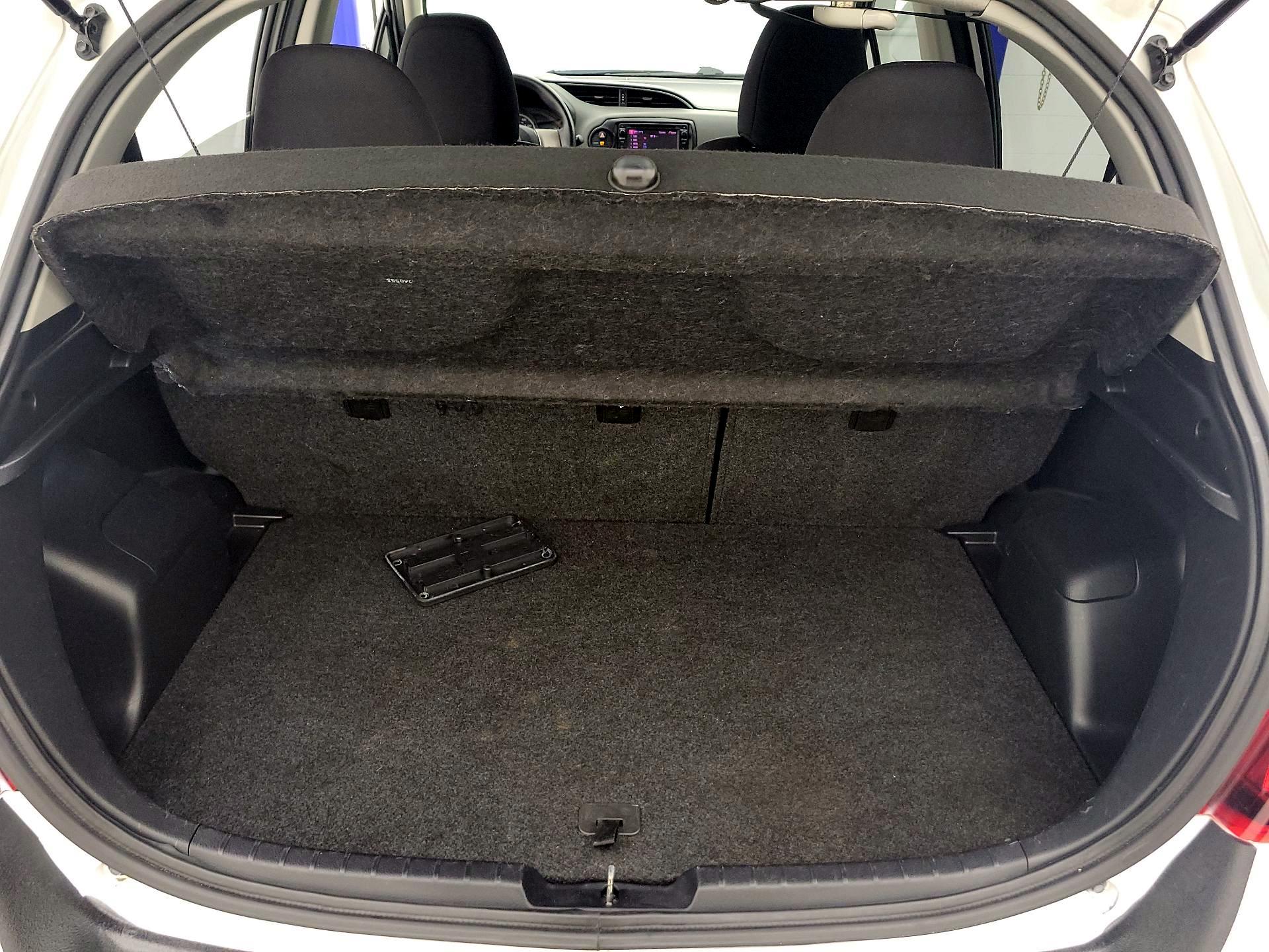 Thumbnail: 2015 Toyota Yaris - 20