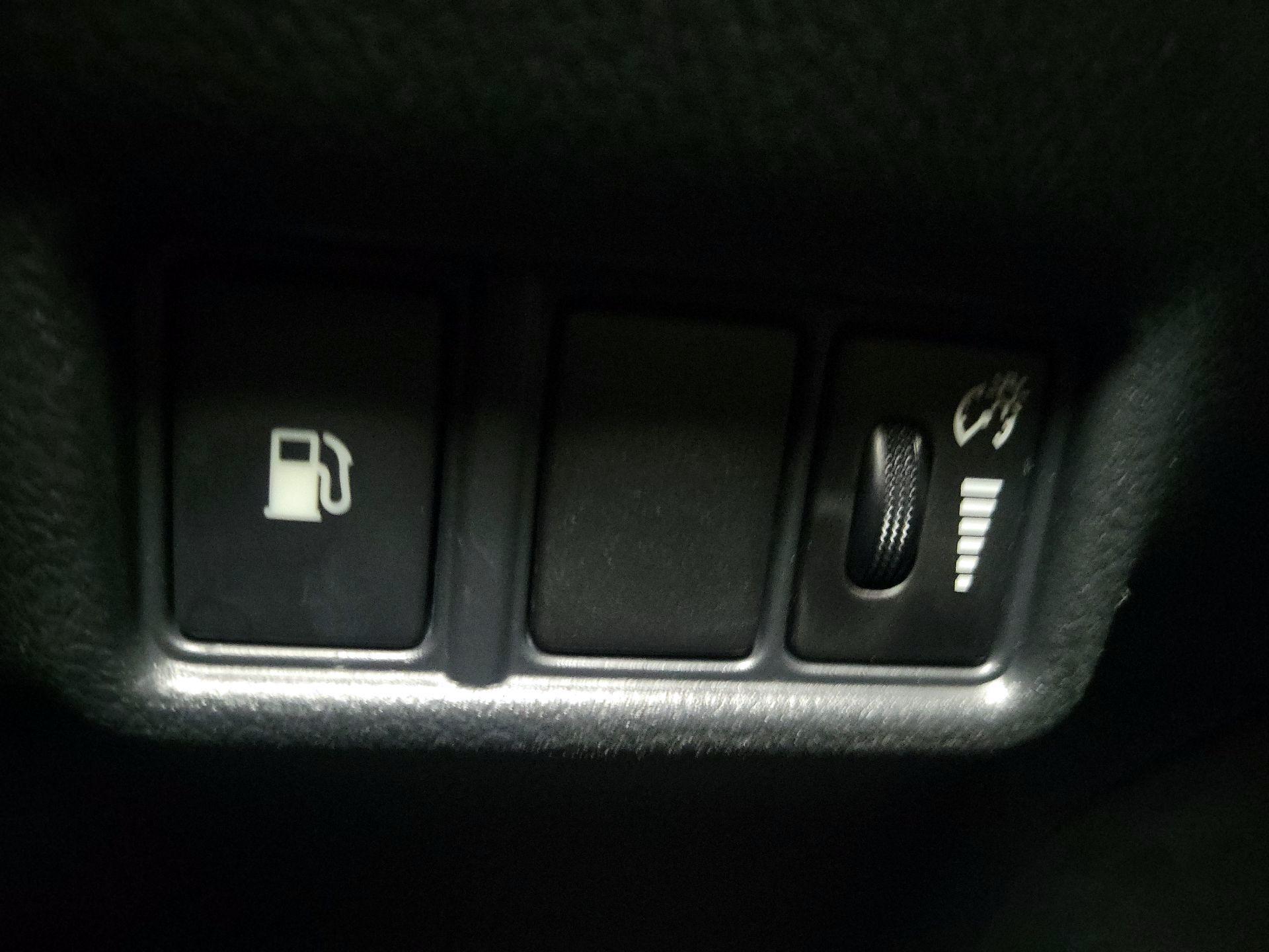 Thumbnail: 2019 Toyota C-HR - 13