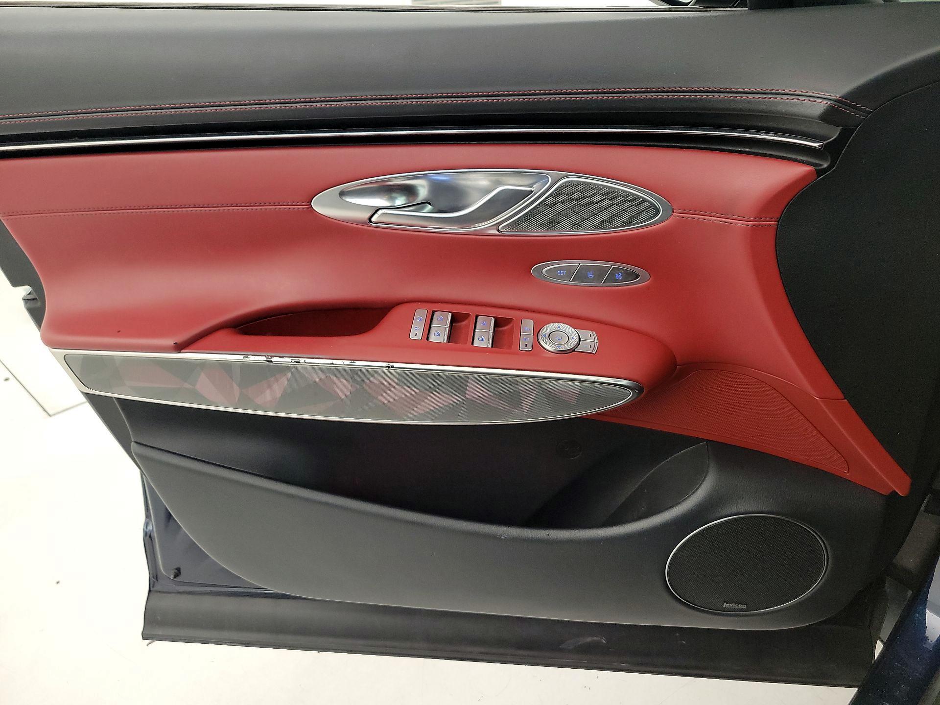 Thumbnail: 2022 Genesis GV70 - 12