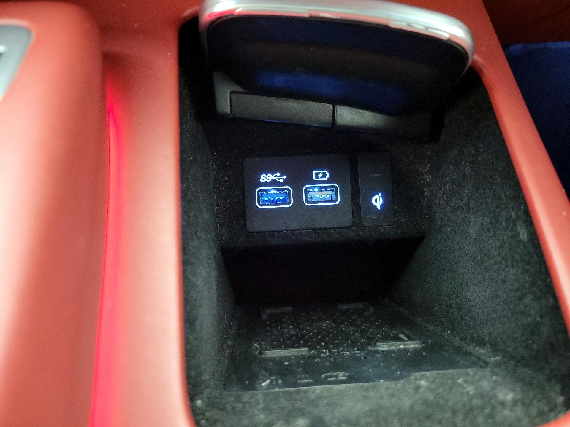 Thumbnail: 2022 Genesis GV70 - 19