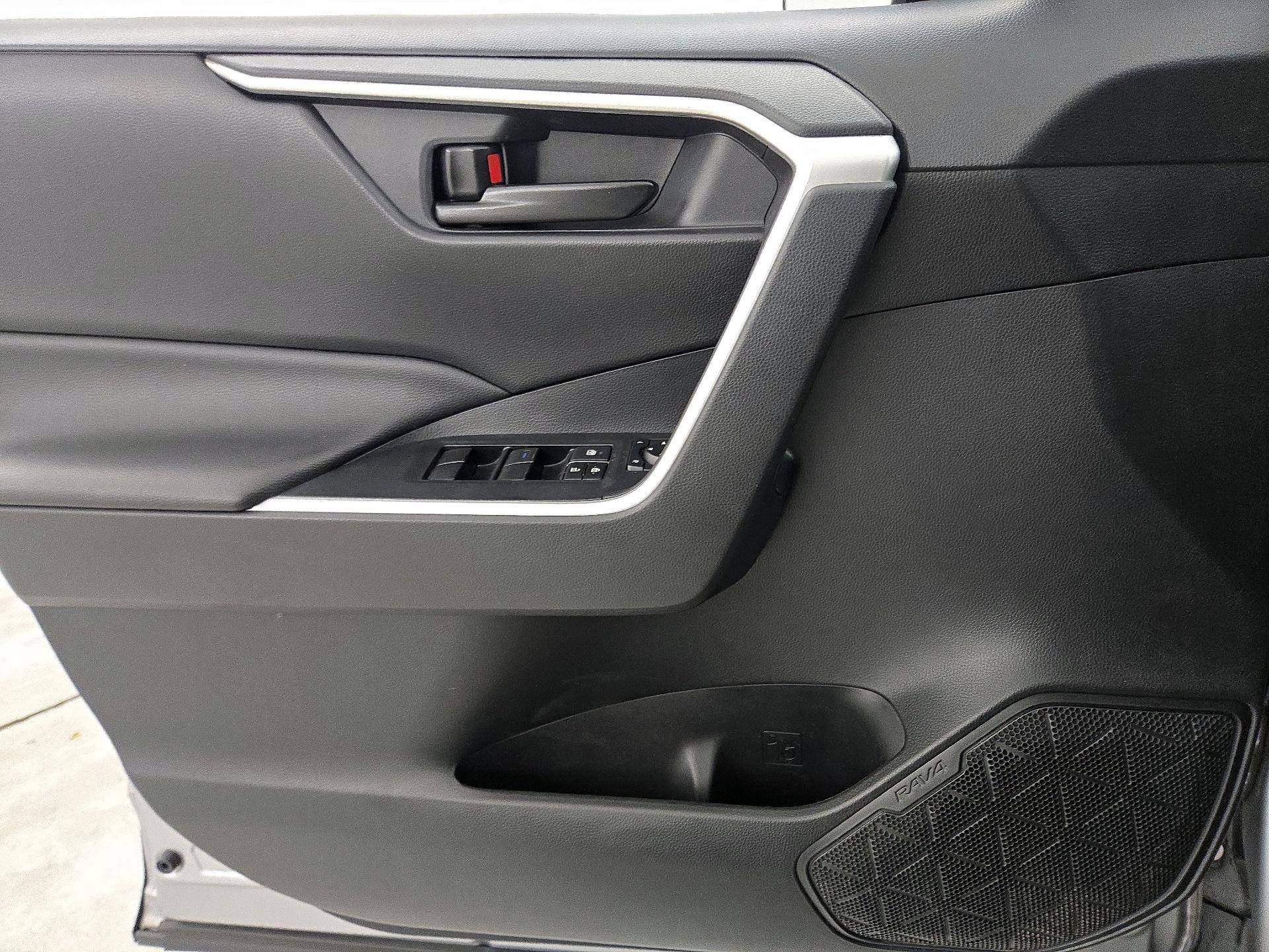 Thumbnail: 2019 Toyota RAV4 - 12