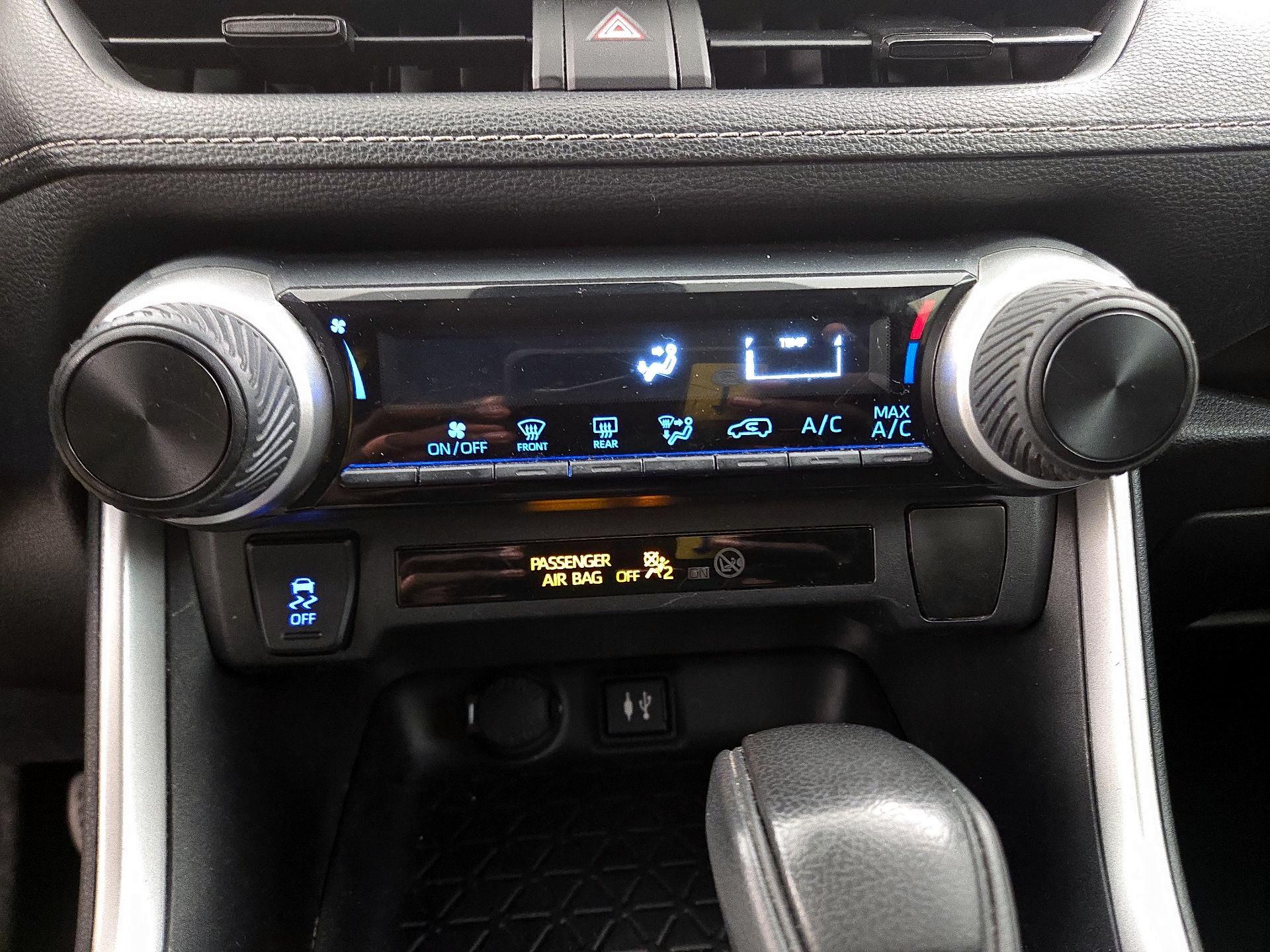 Thumbnail: 2019 Toyota RAV4 - 16