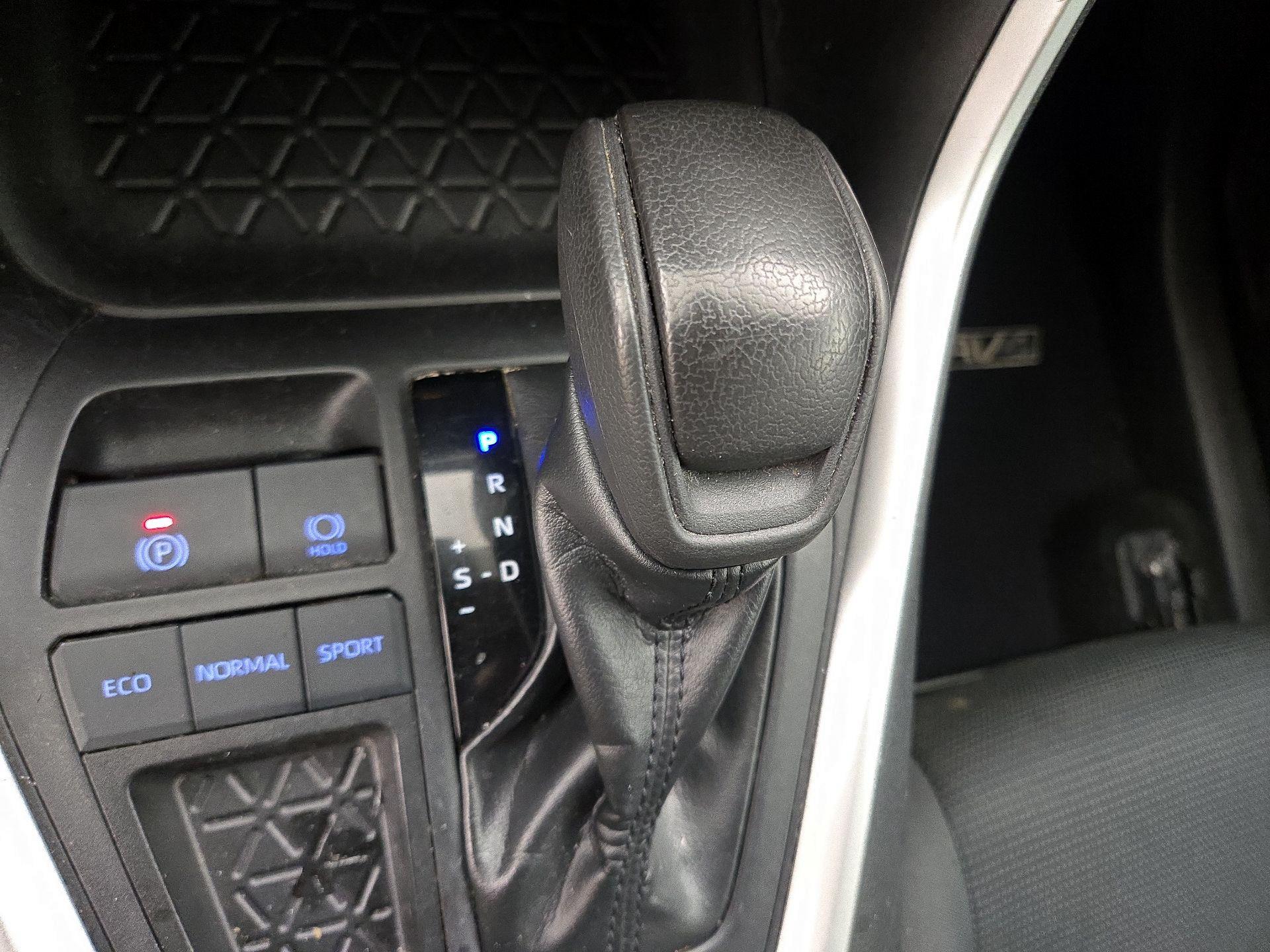 Thumbnail: 2019 Toyota RAV4 - 17