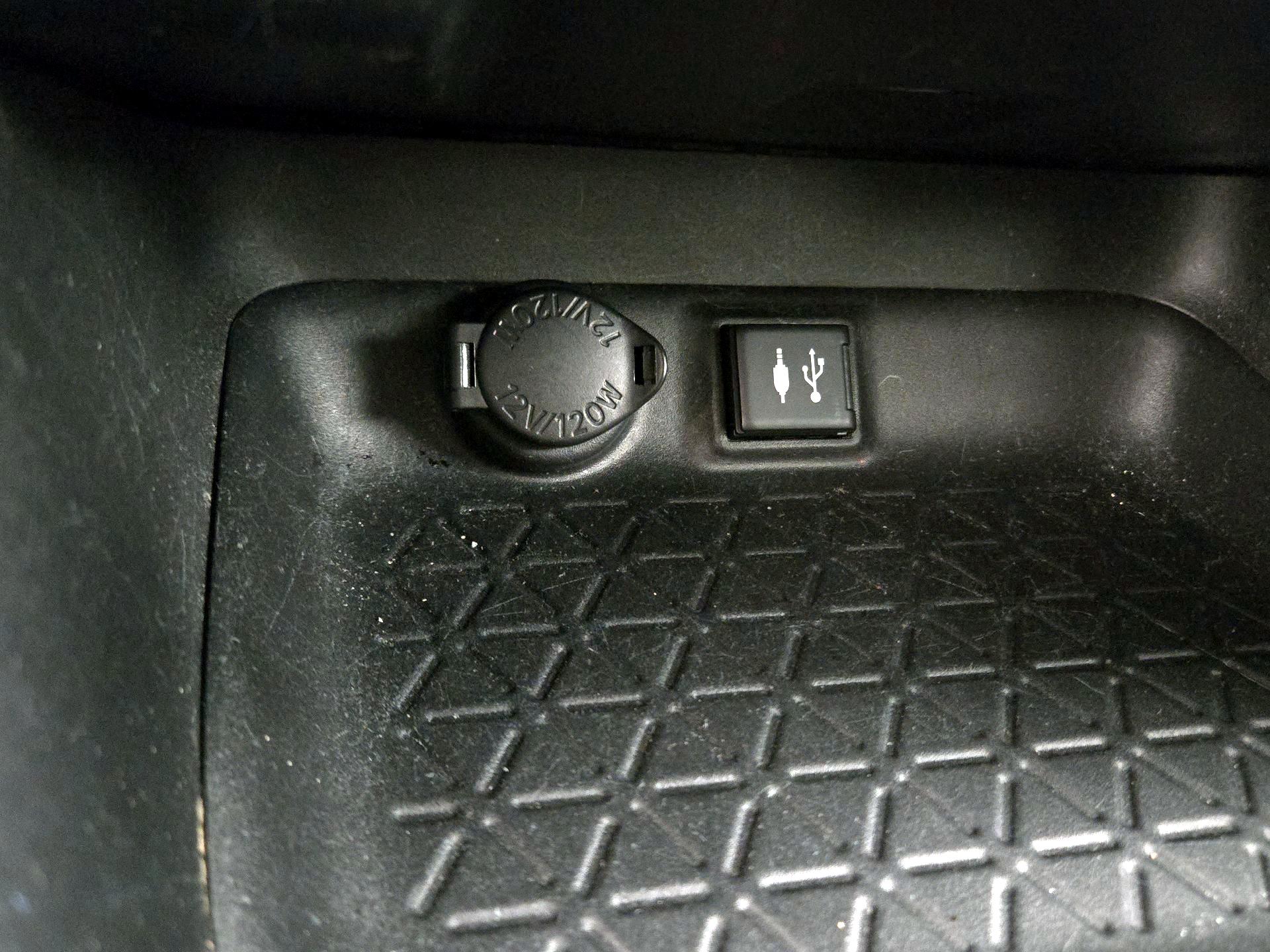 Thumbnail: 2019 Toyota RAV4 - 18