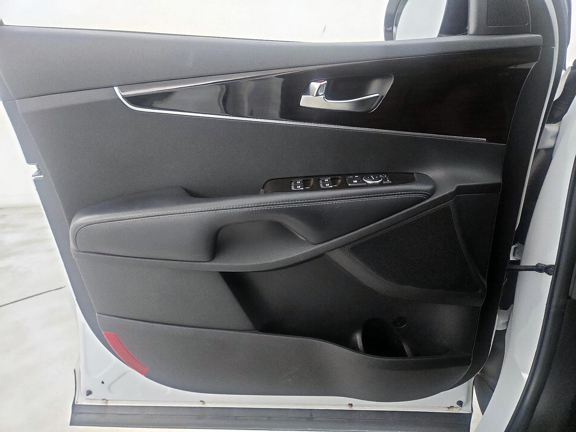 Thumbnail: 2020 Kia Sorento - 12