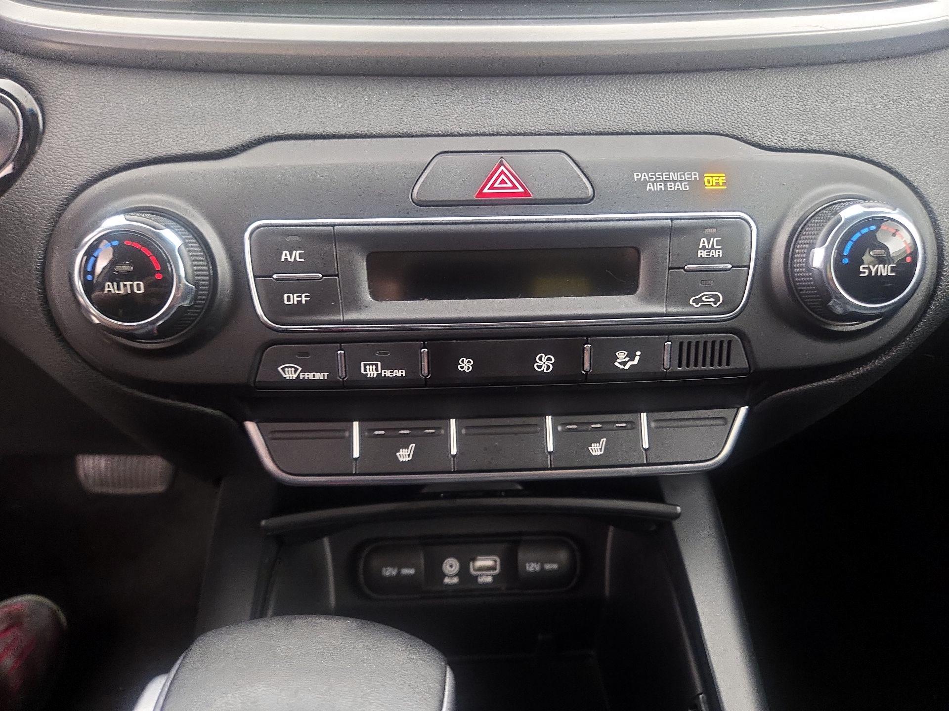 Thumbnail: 2020 Kia Sorento - 16