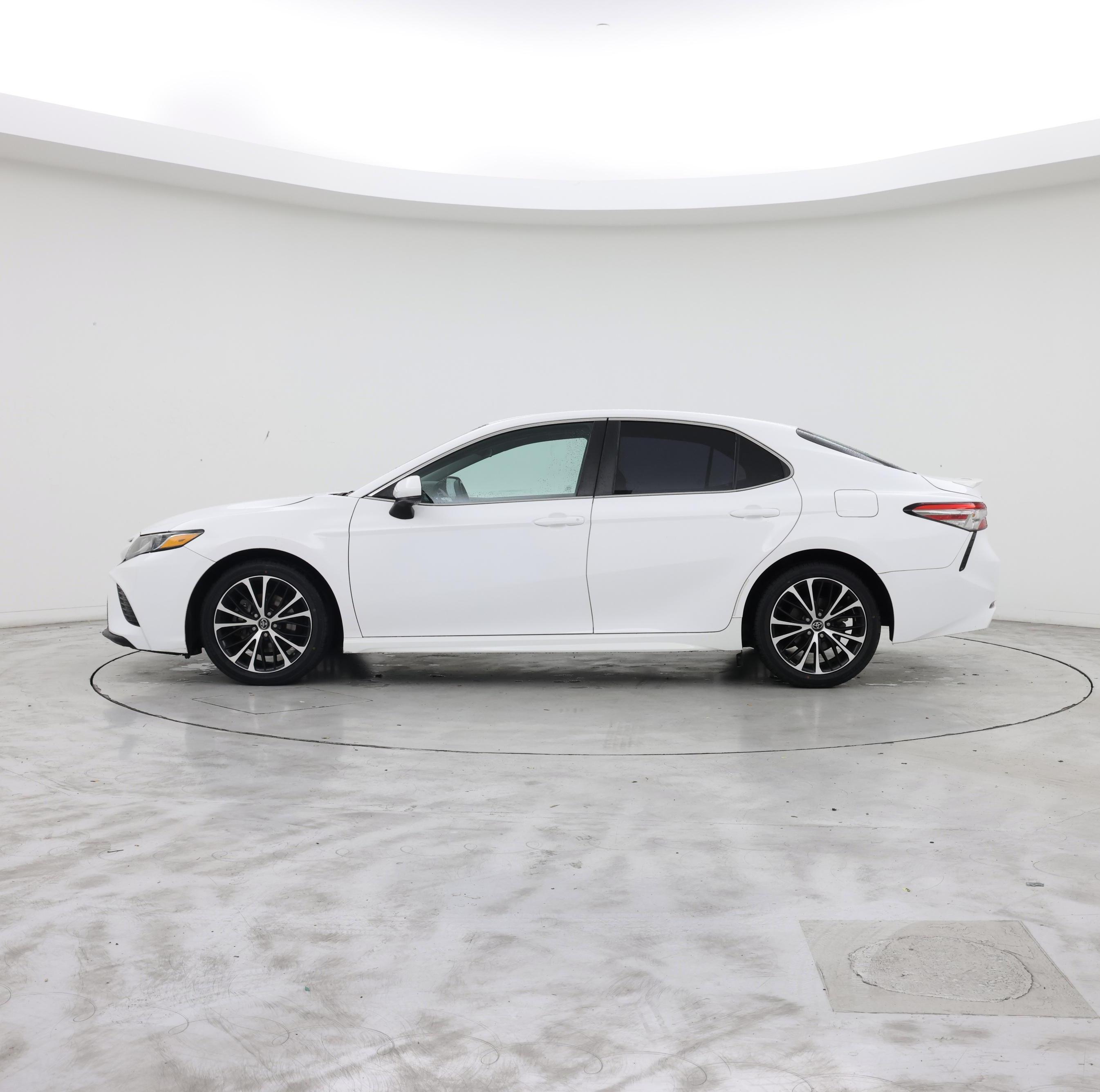 Thumbnail: 2018 Toyota Camry - 3