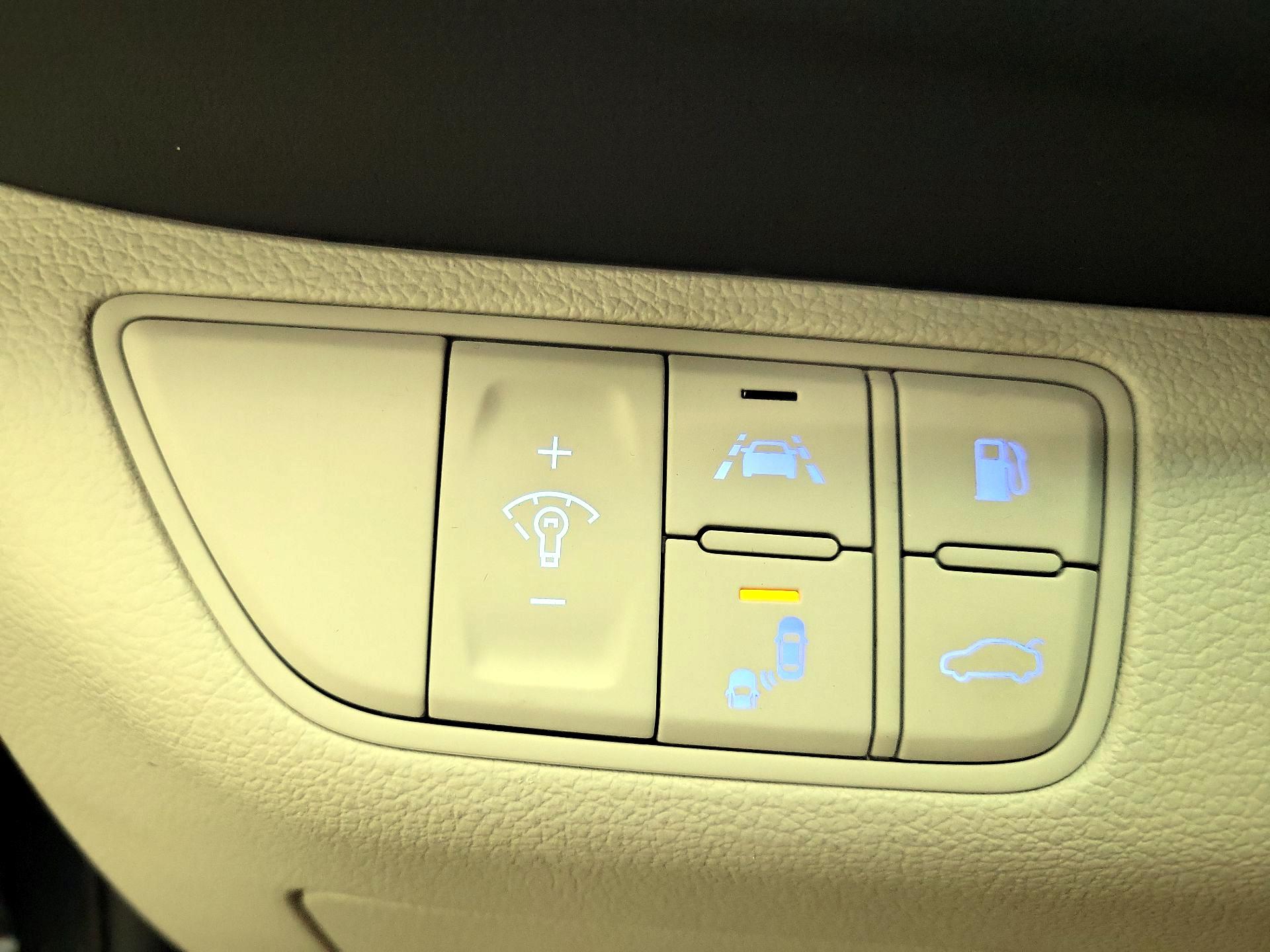 Thumbnail: 2021 Genesis G70 - 13