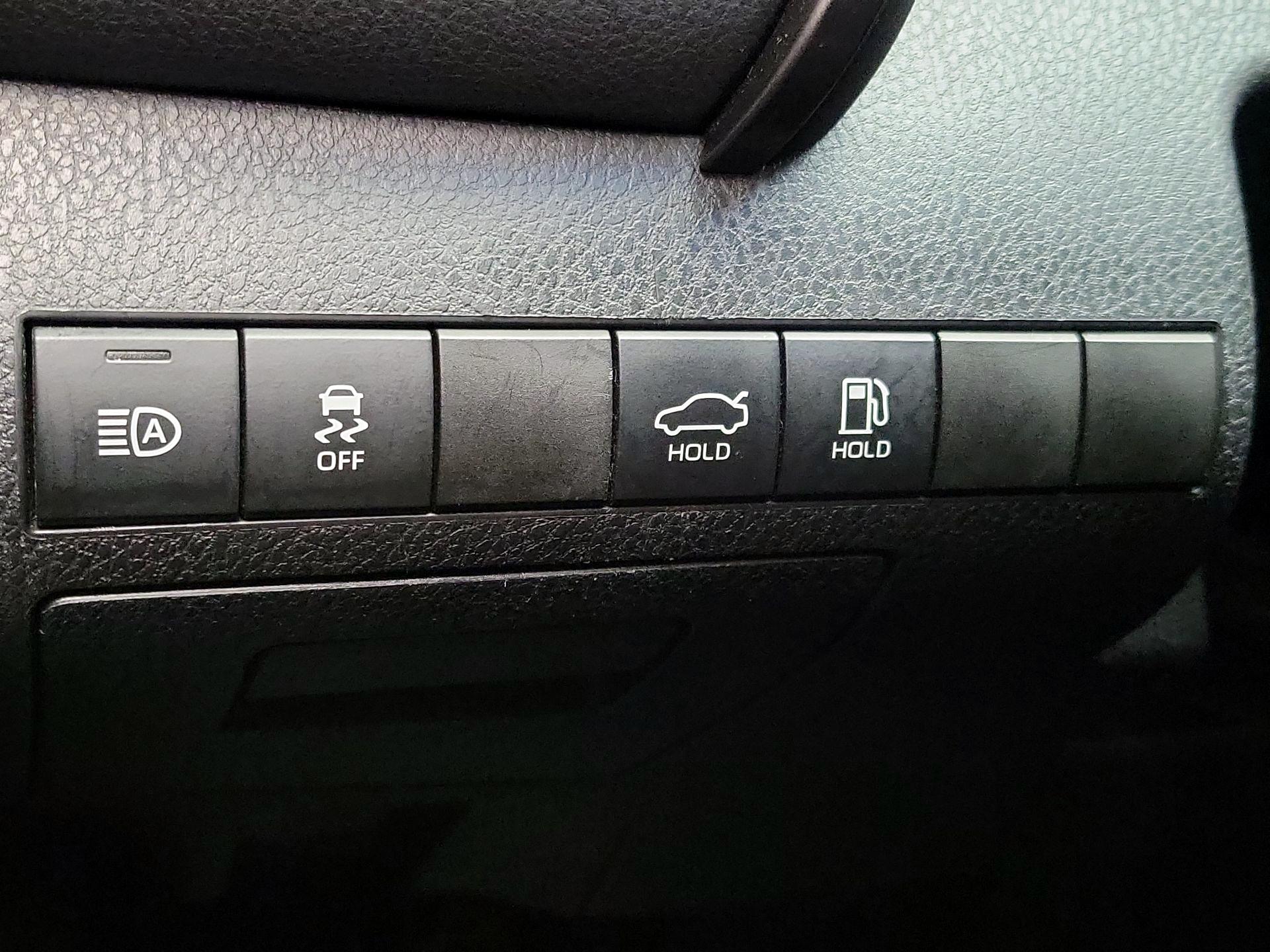 Thumbnail: 2019 Toyota Camry - 13