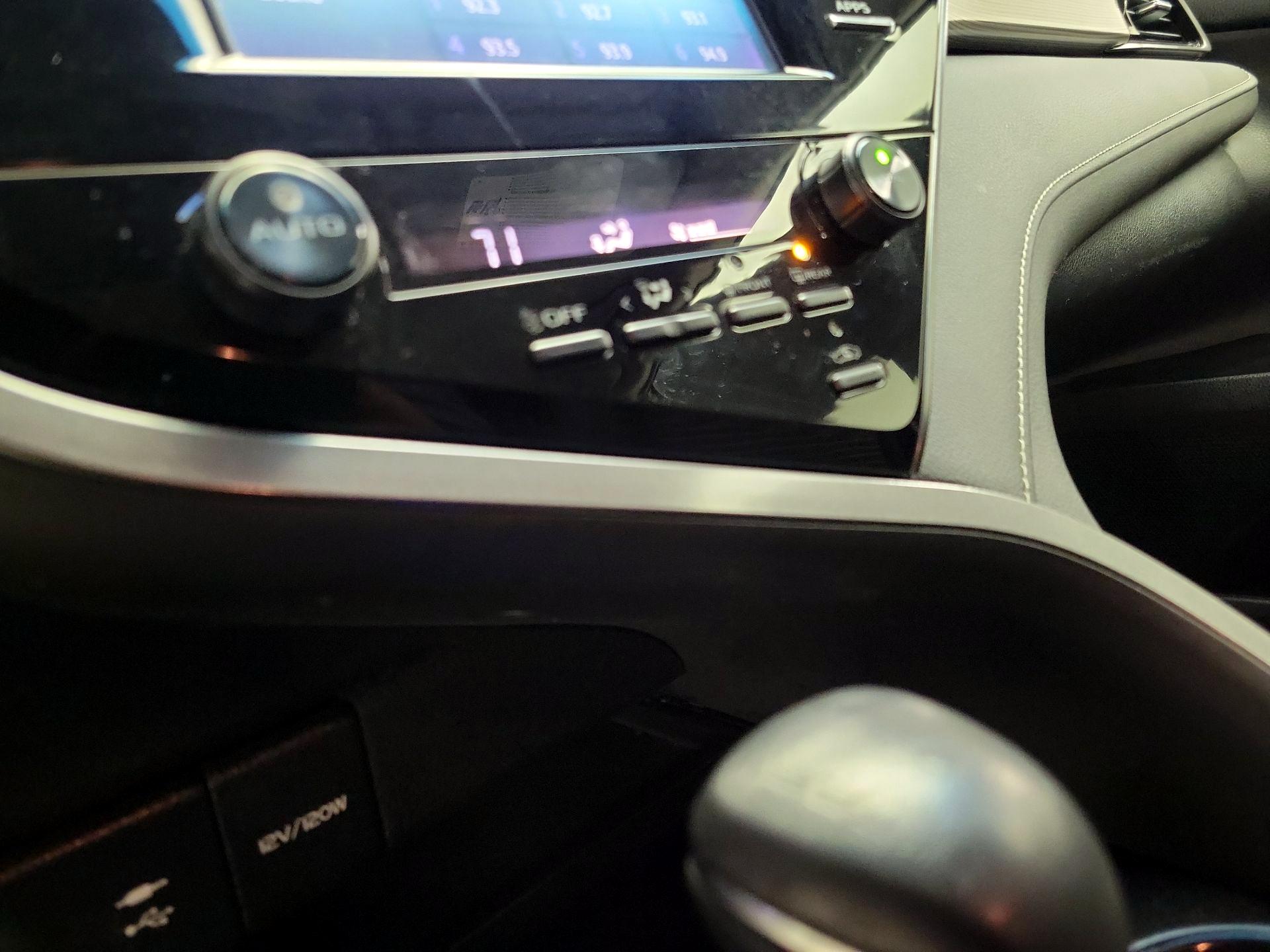 Thumbnail: 2019 Toyota Camry - 16