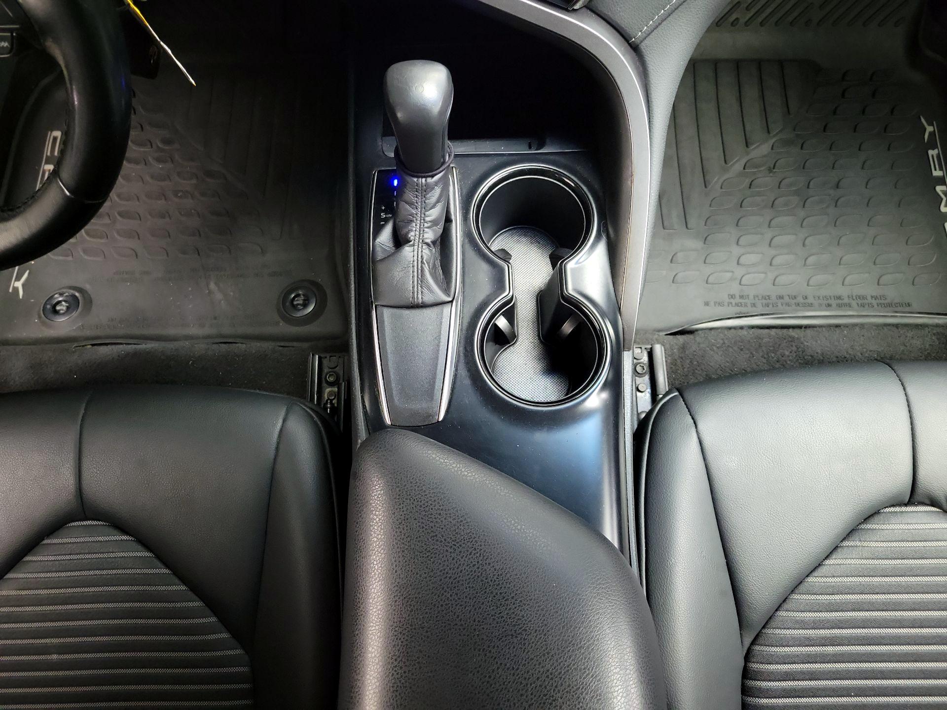 Thumbnail: 2019 Toyota Camry - 17