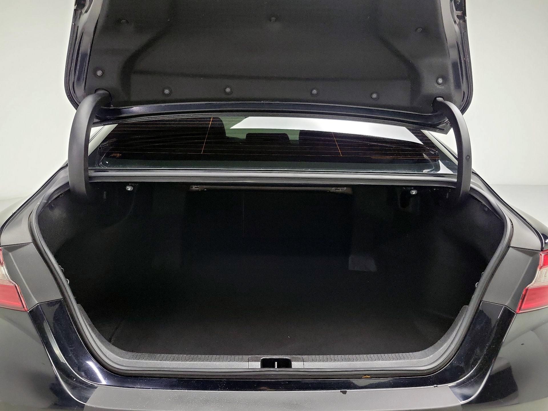 Thumbnail: 2019 Toyota Camry - 20