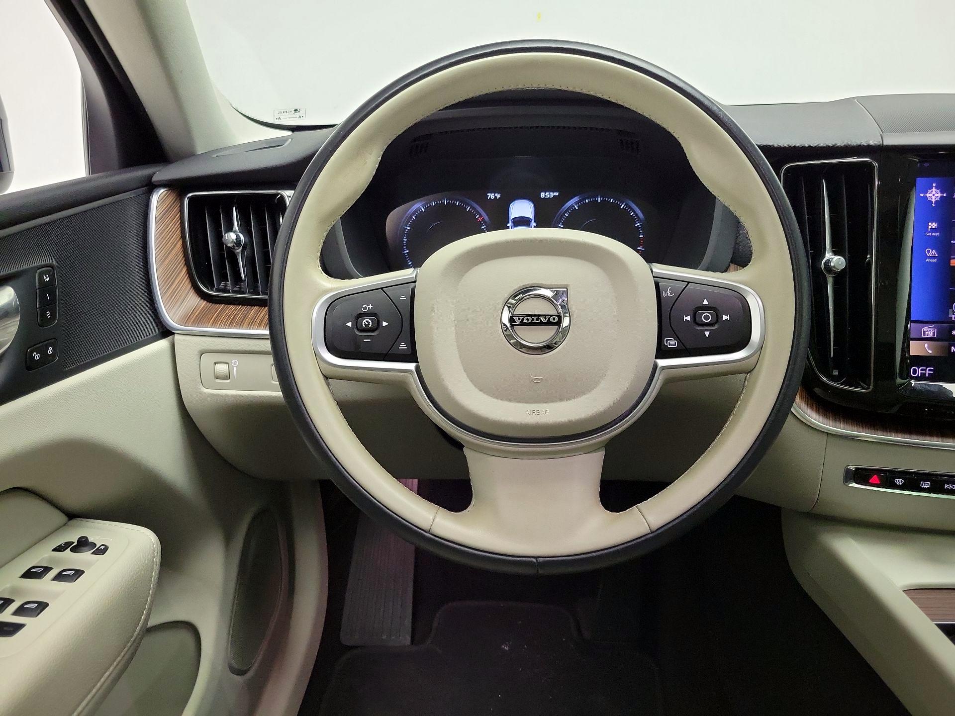 Thumbnail: 2021 Volvo XC60 - 10