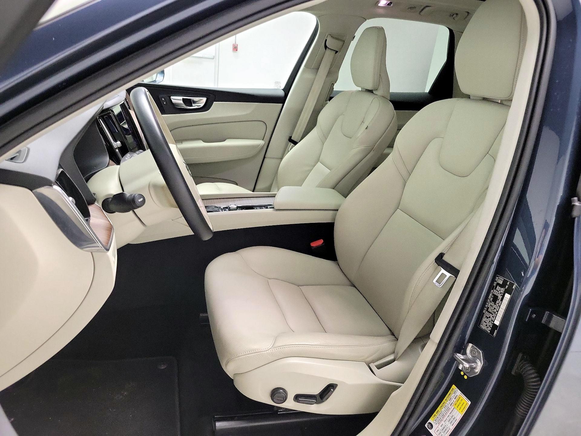 Thumbnail: 2021 Volvo XC60 - 11