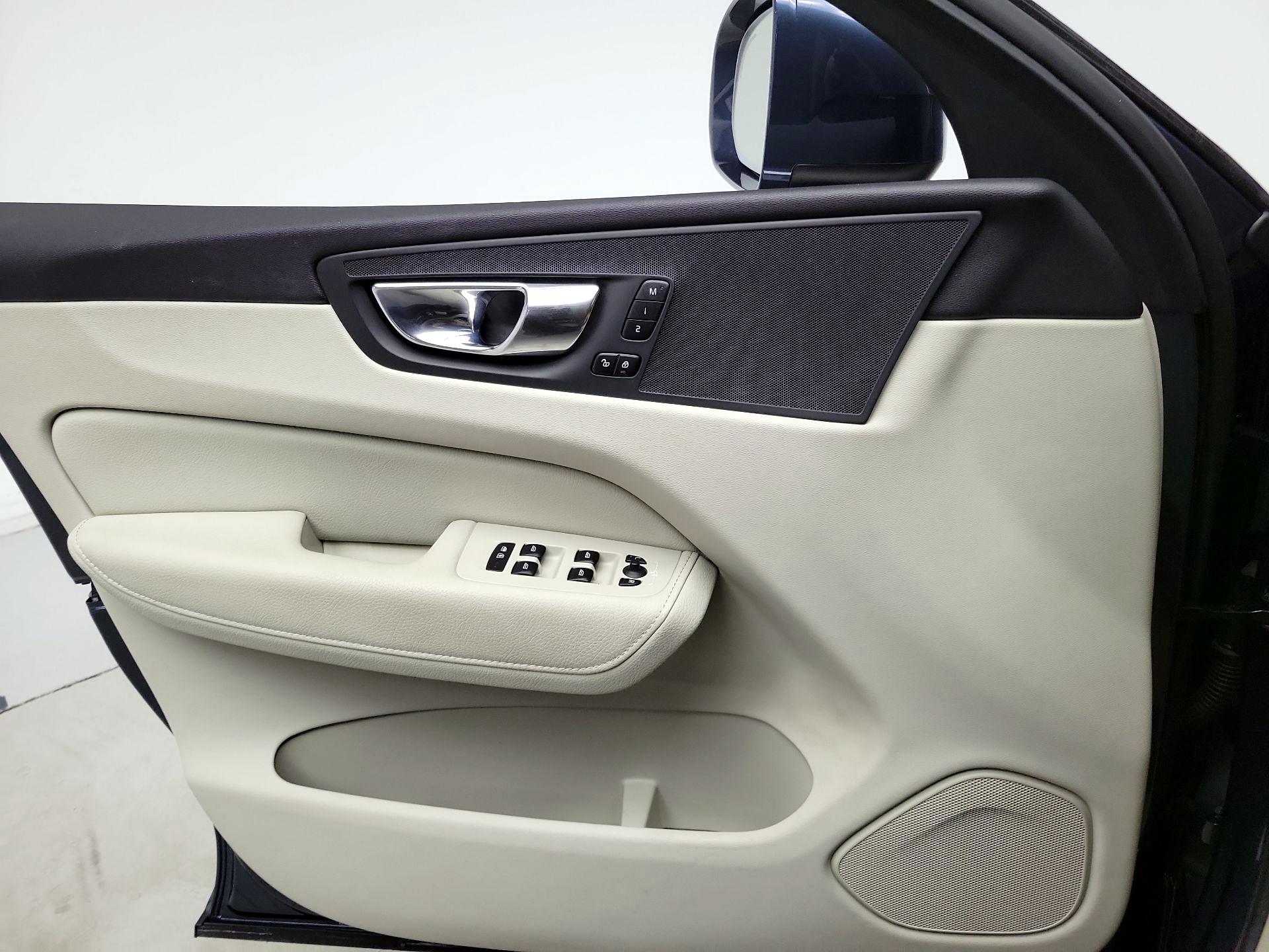 Thumbnail: 2021 Volvo XC60 - 12