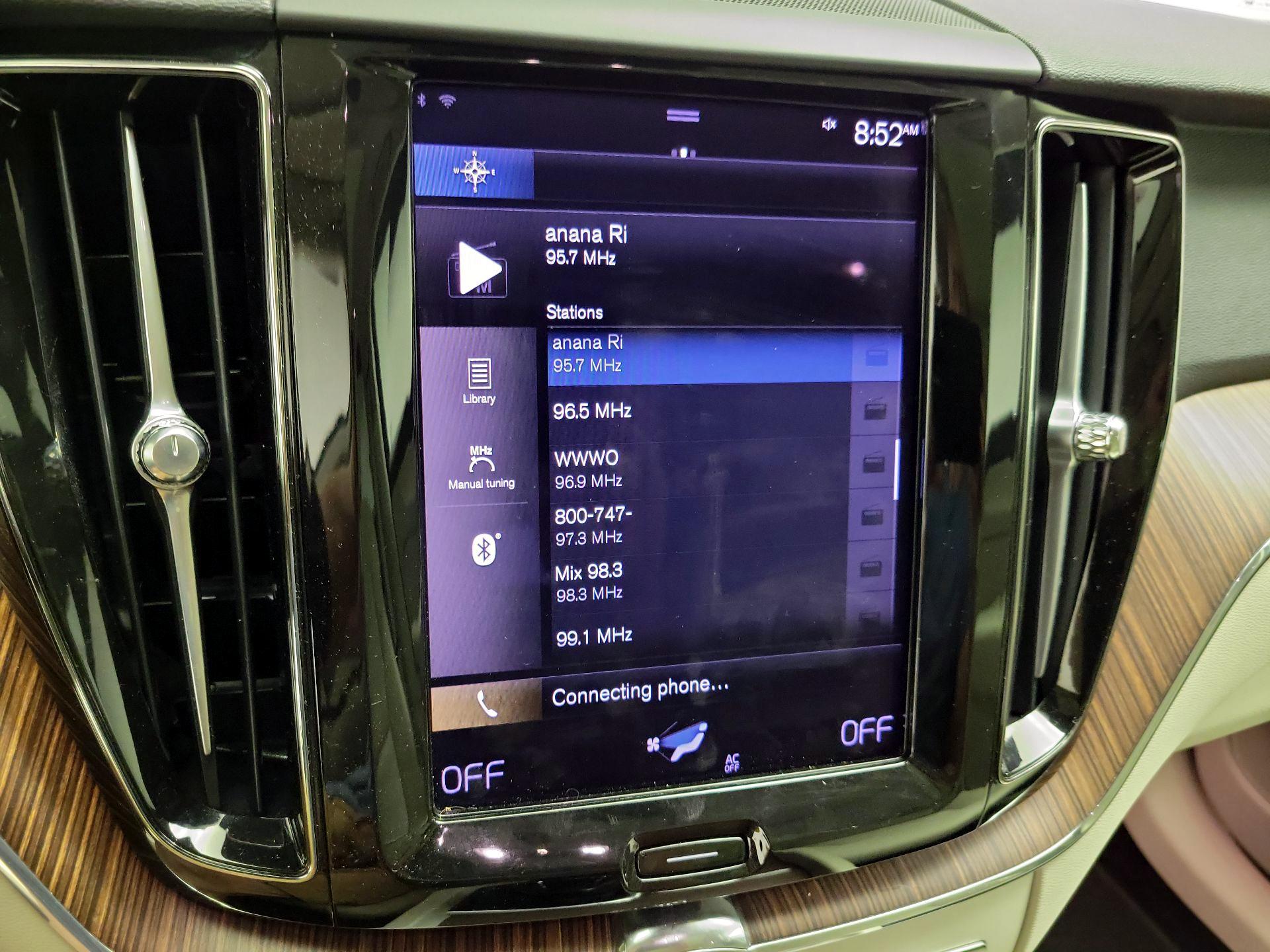 Thumbnail: 2021 Volvo XC60 - 16