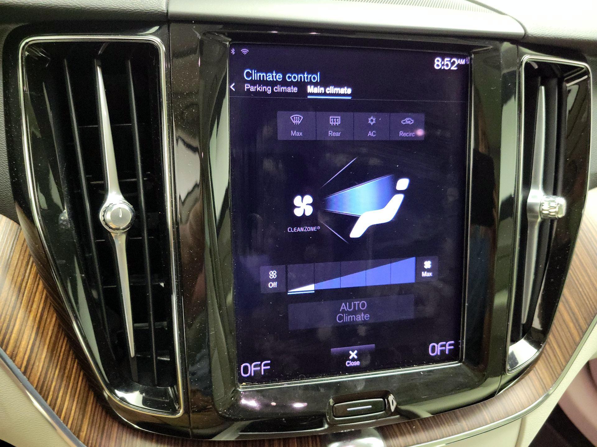 Thumbnail: 2021 Volvo XC60 - 17