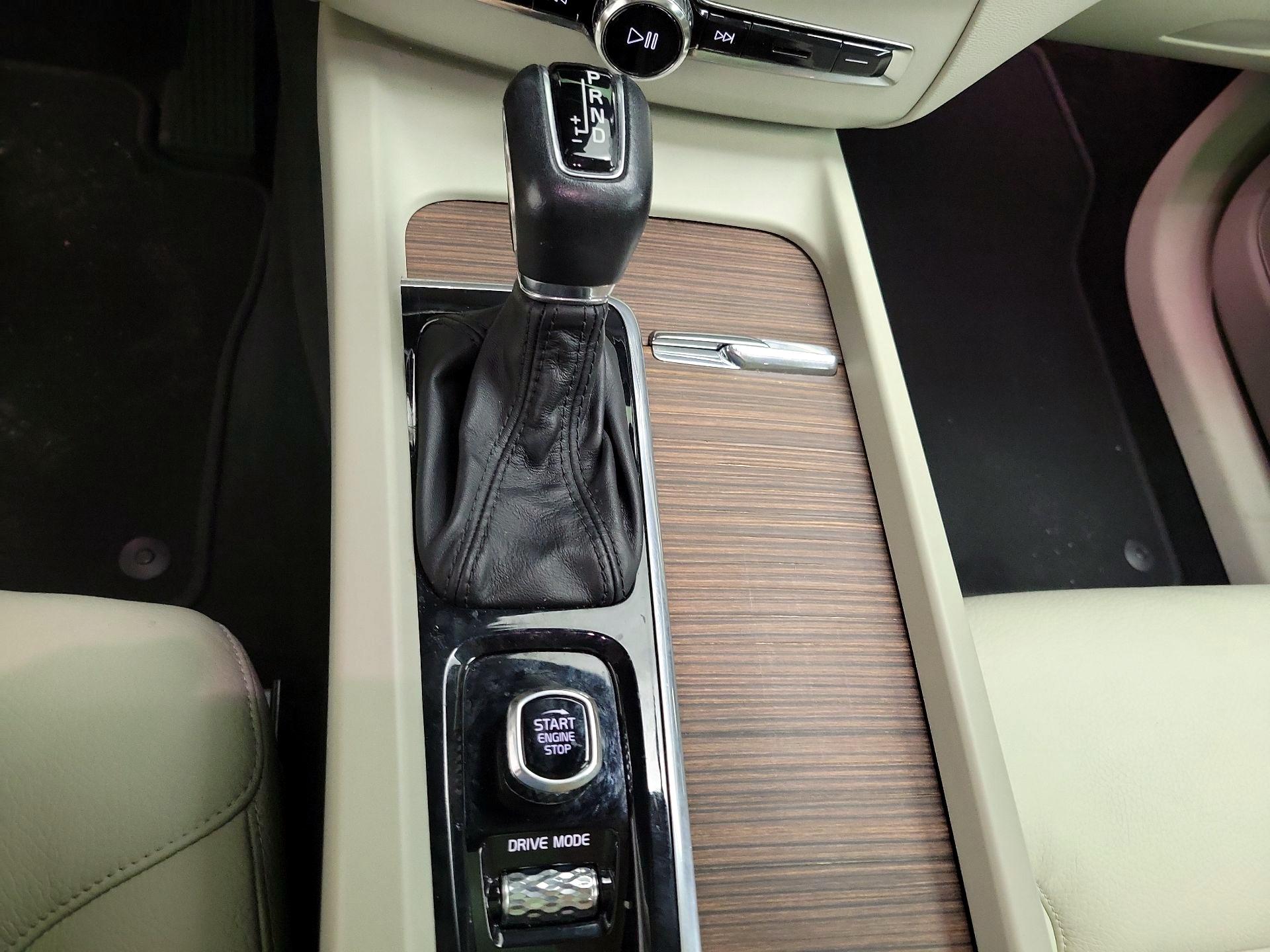 Thumbnail: 2021 Volvo XC60 - 18