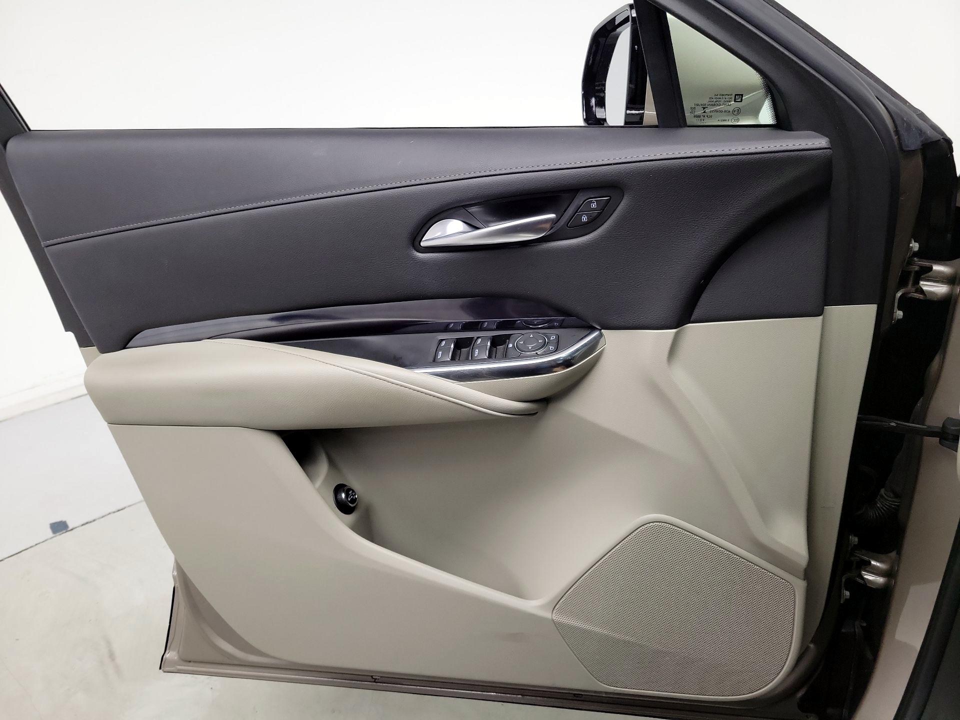 Thumbnail: 2023 Cadillac XT4 - 12