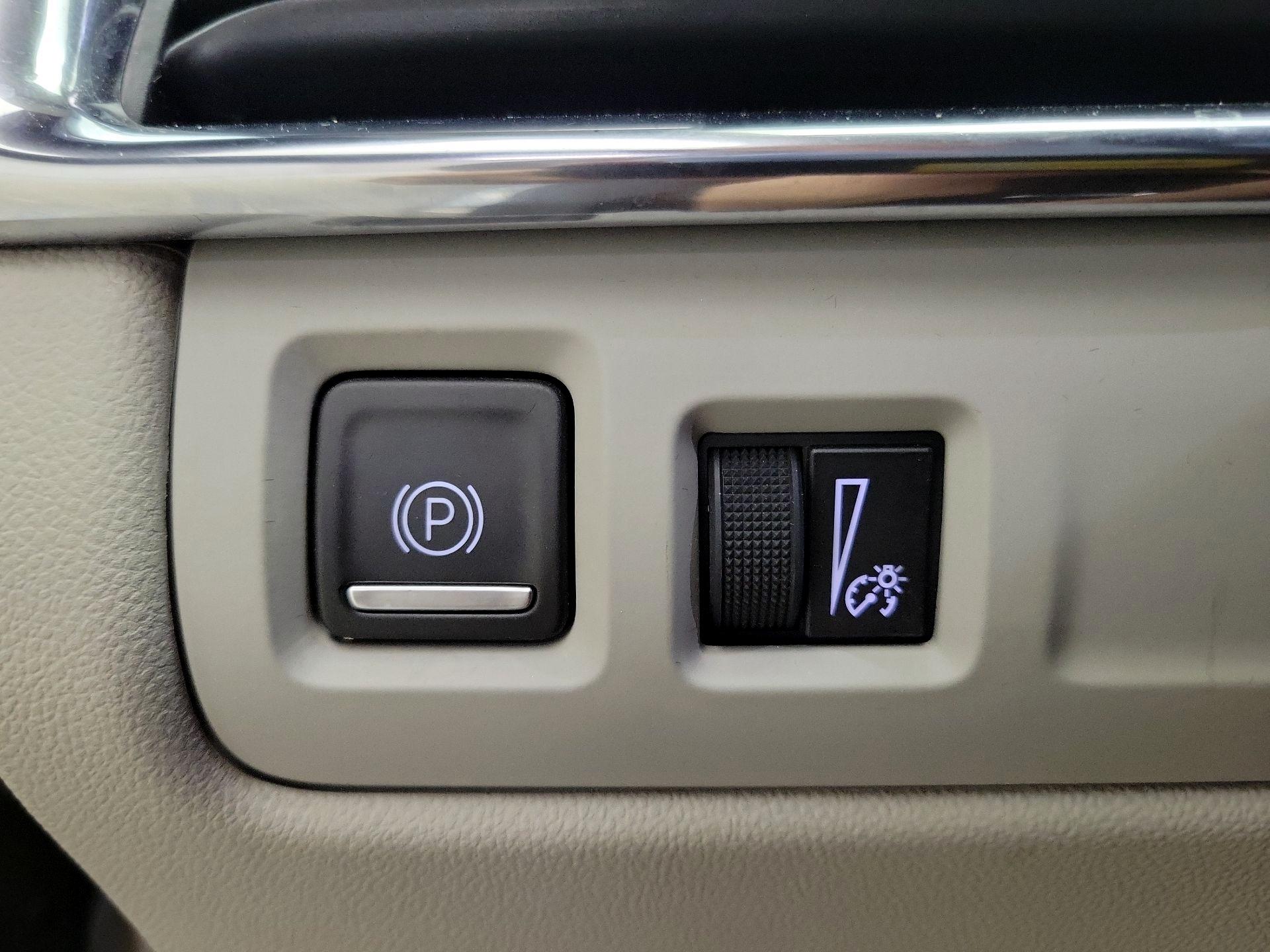 Thumbnail: 2023 Cadillac XT4 - 13