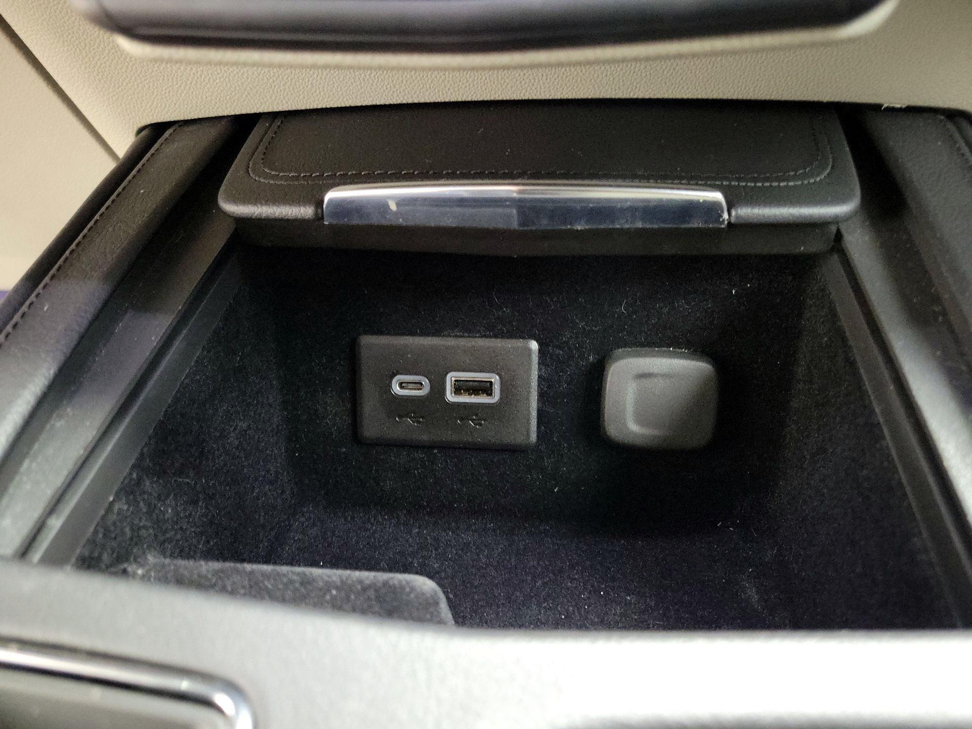 Thumbnail: 2023 Cadillac XT4 - 19