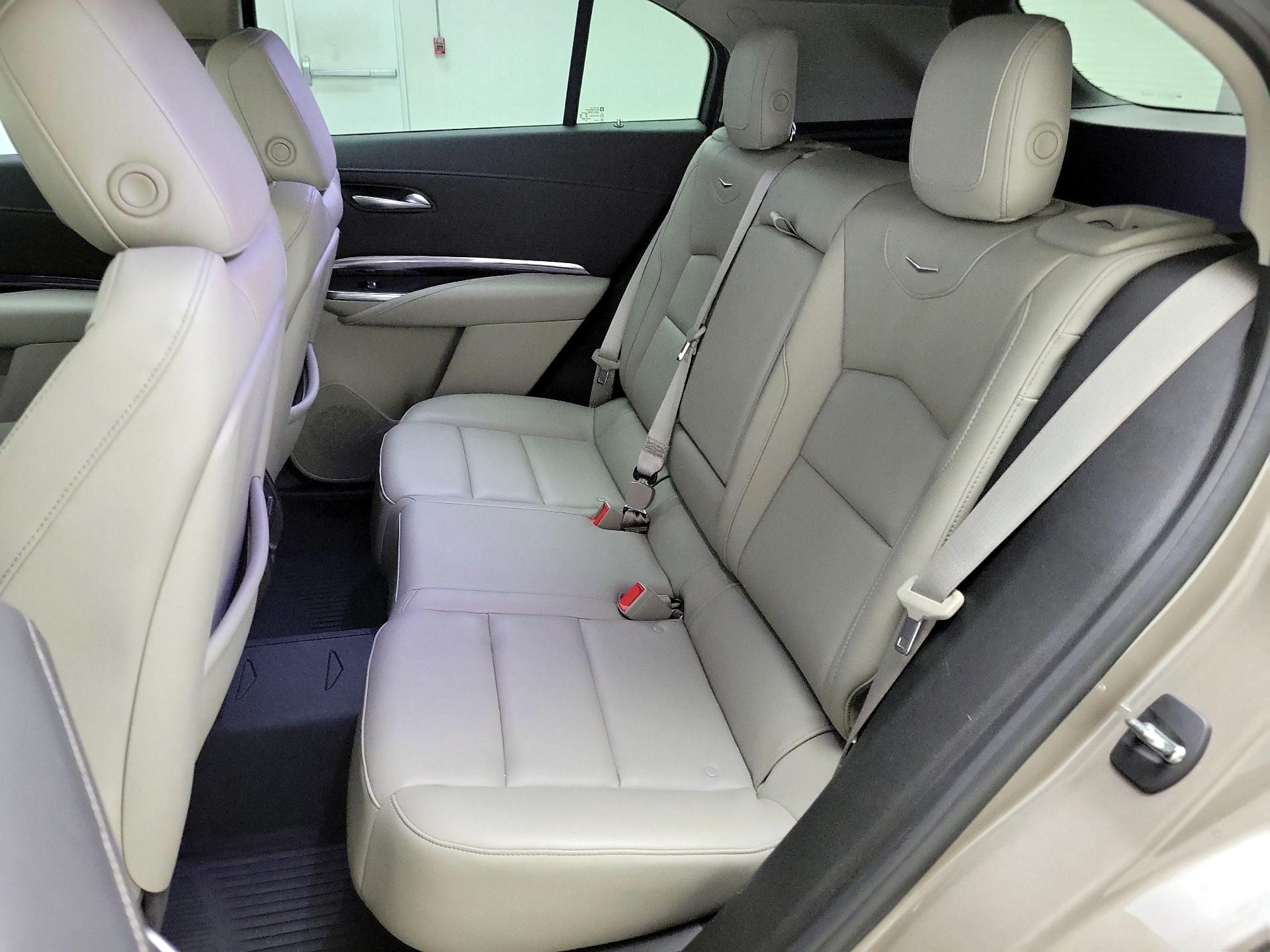 Thumbnail: 2023 Cadillac XT4 - 20