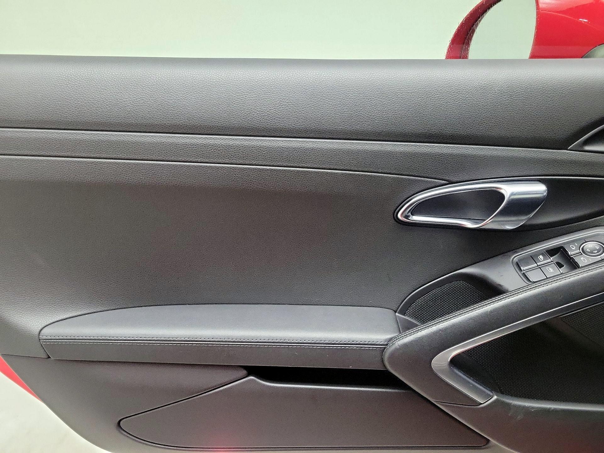 Thumbnail: 2018 Porsche 911 - 12