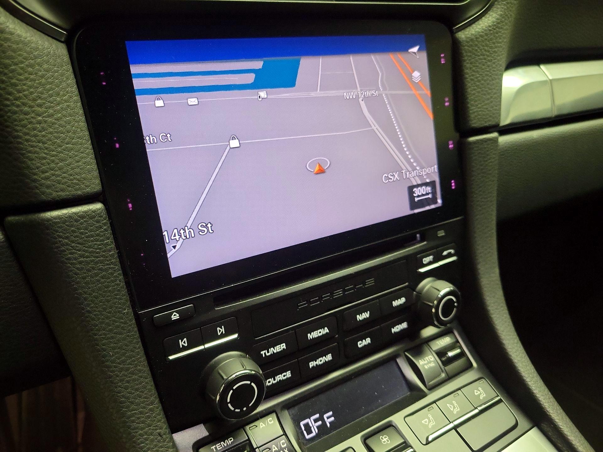 Thumbnail: 2018 Porsche 911 - 14