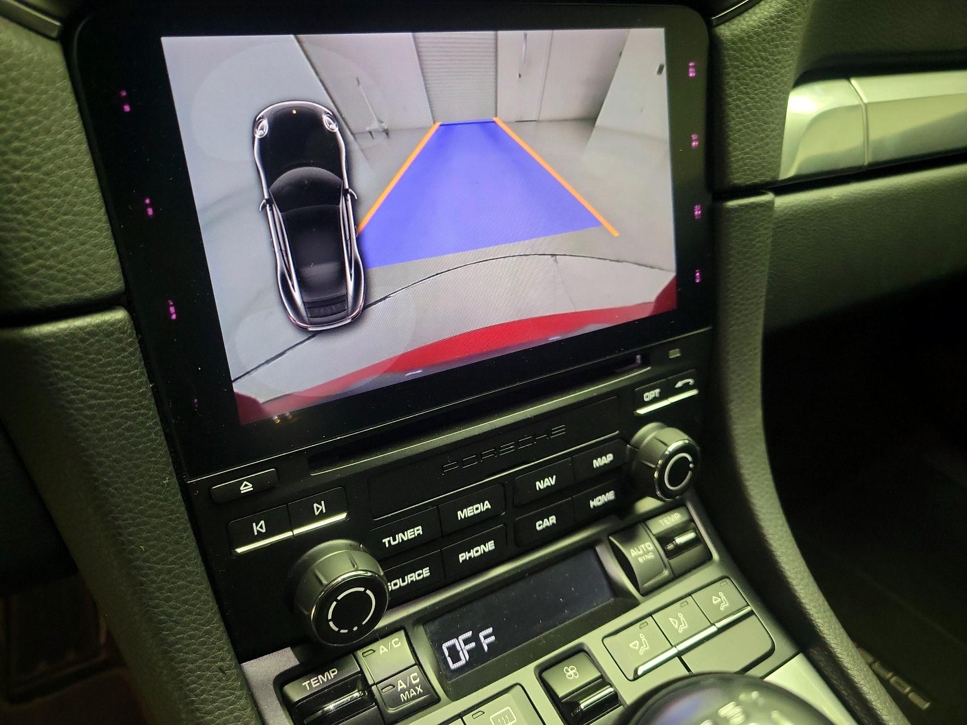 Thumbnail: 2018 Porsche 911 - 15