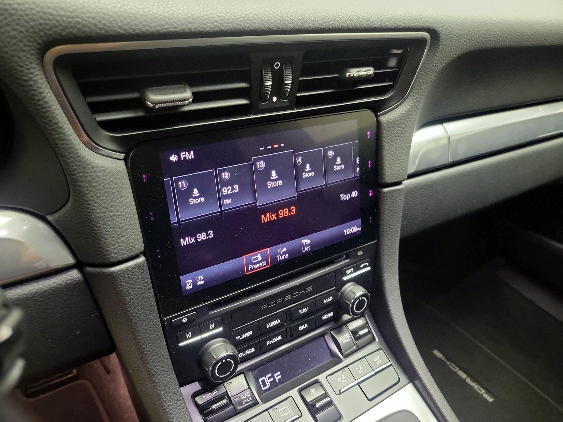 Thumbnail: 2018 Porsche 911 - 16