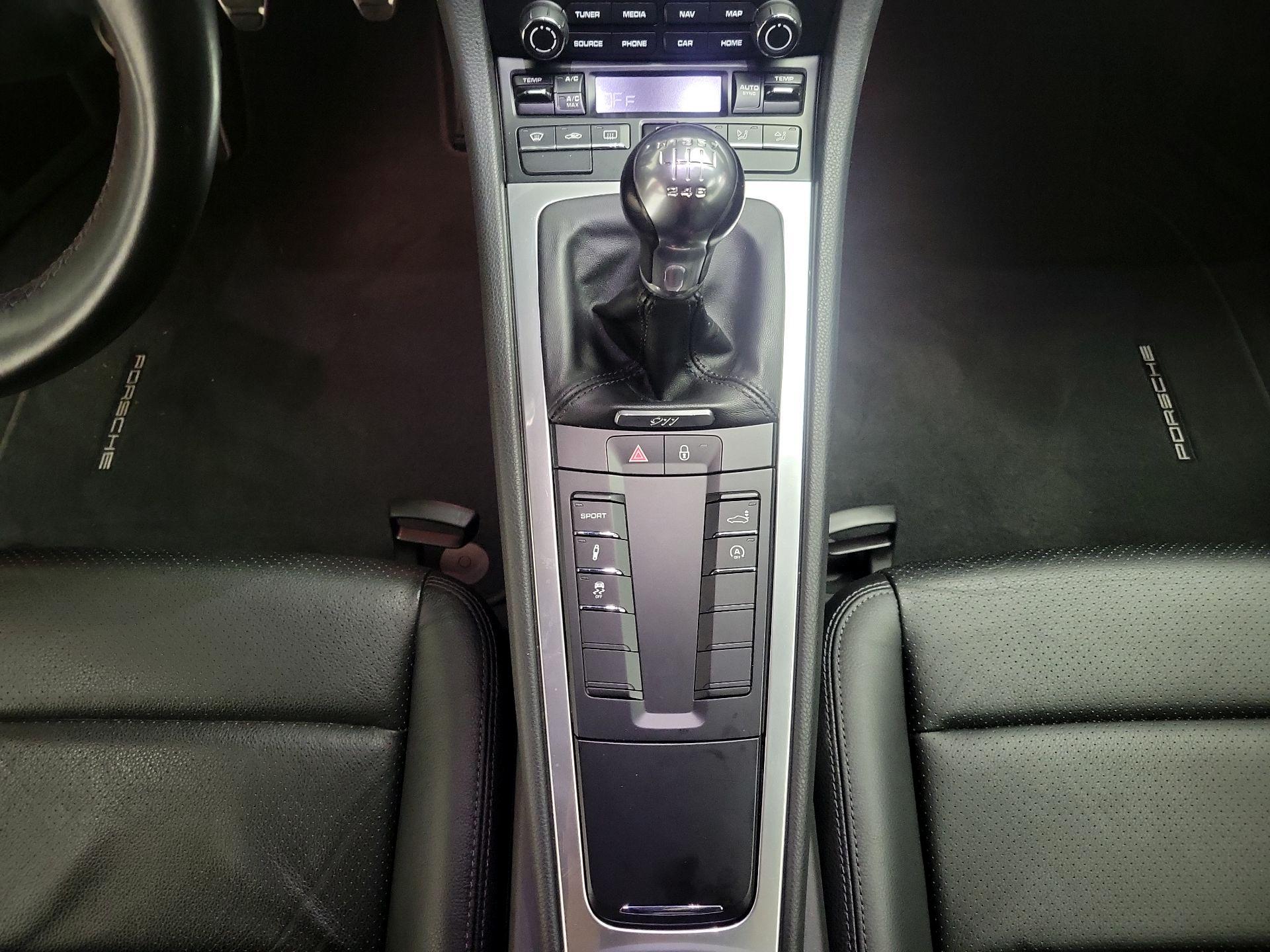 Thumbnail: 2018 Porsche 911 - 18