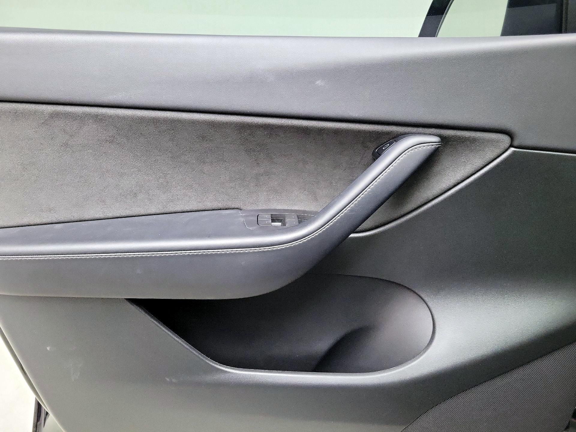 Thumbnail: 2022 Tesla Model Y - 12