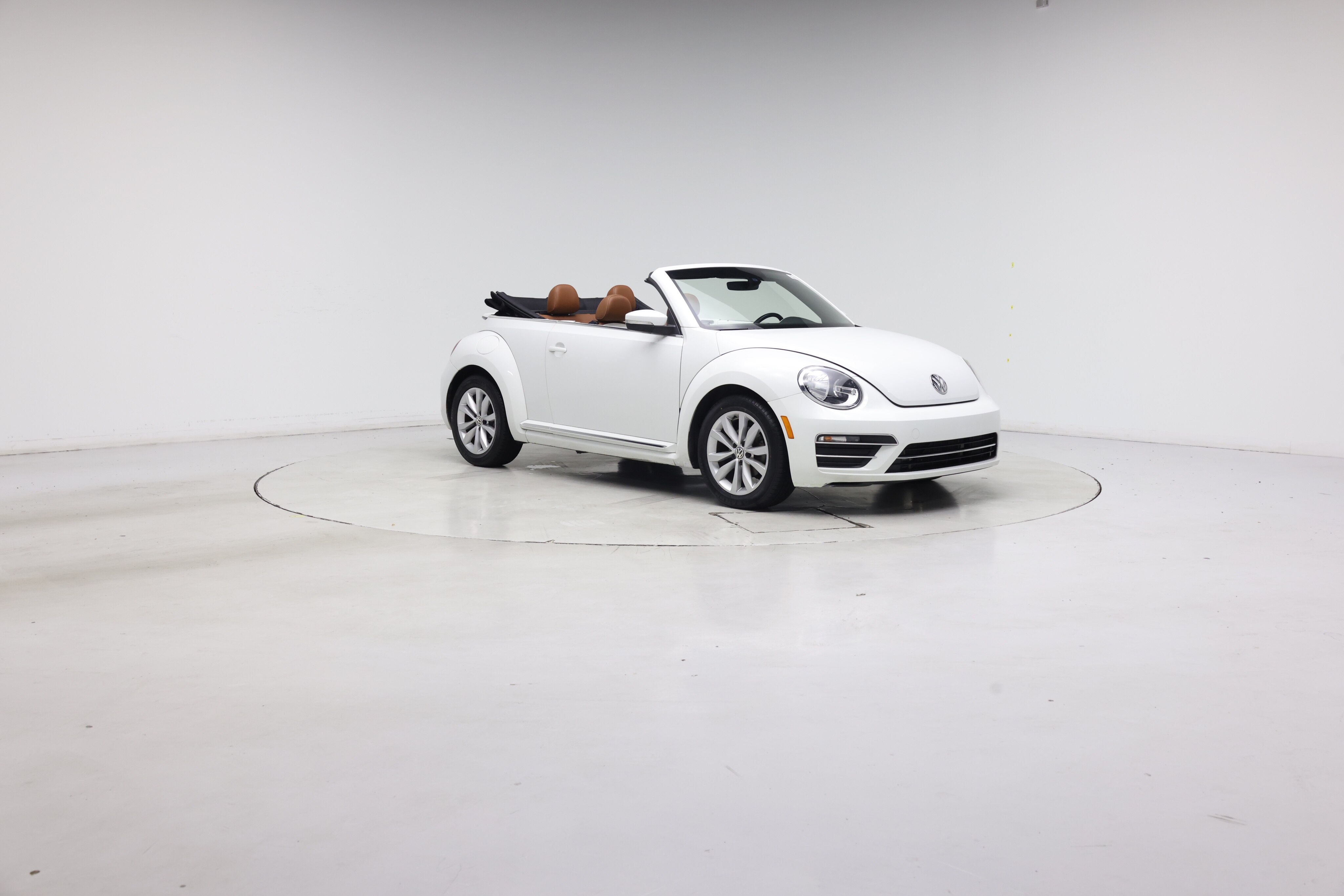 Thumbnail: 2017 Volkswagen Beetle - 9