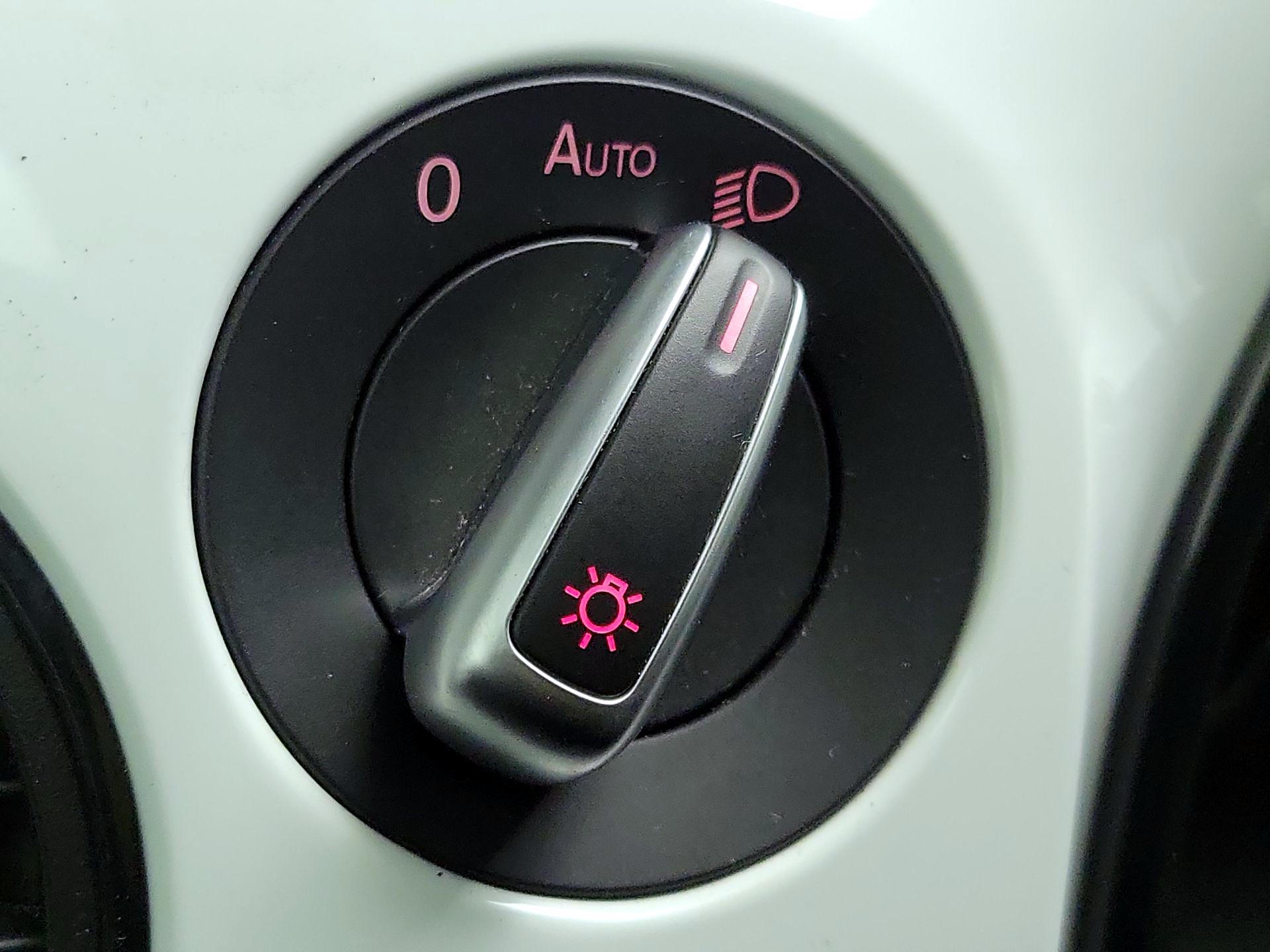 Thumbnail: 2017 Volkswagen Beetle - 13