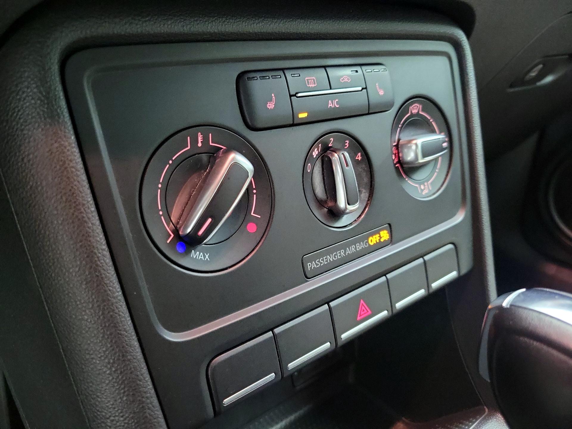 Thumbnail: 2017 Volkswagen Beetle - 16